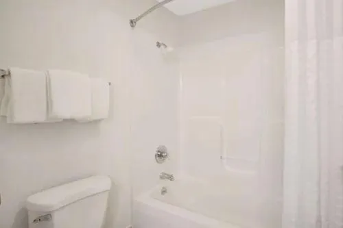 King Room - Non-Smoking in Baymont by Wyndham Freeport