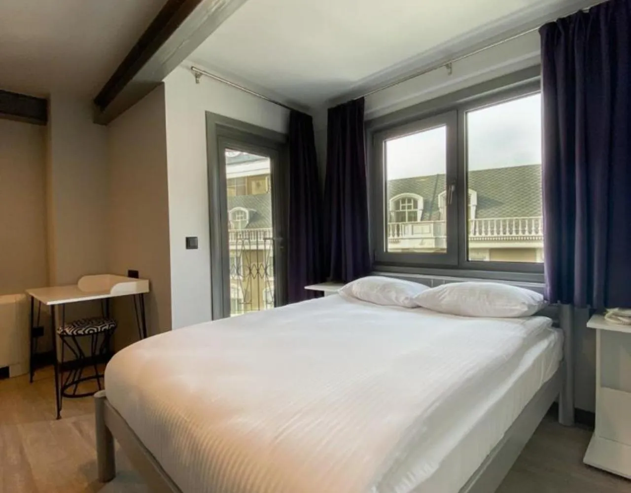 Deluxe Double Room with Balcony in Eresin Hotels Express