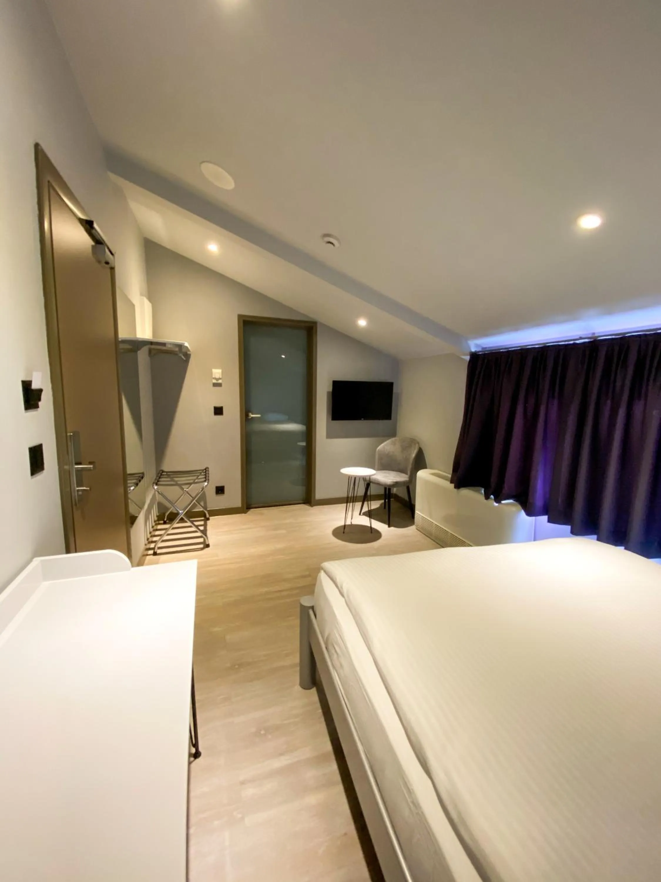 Economy Single Room in Eresin Hotels Express