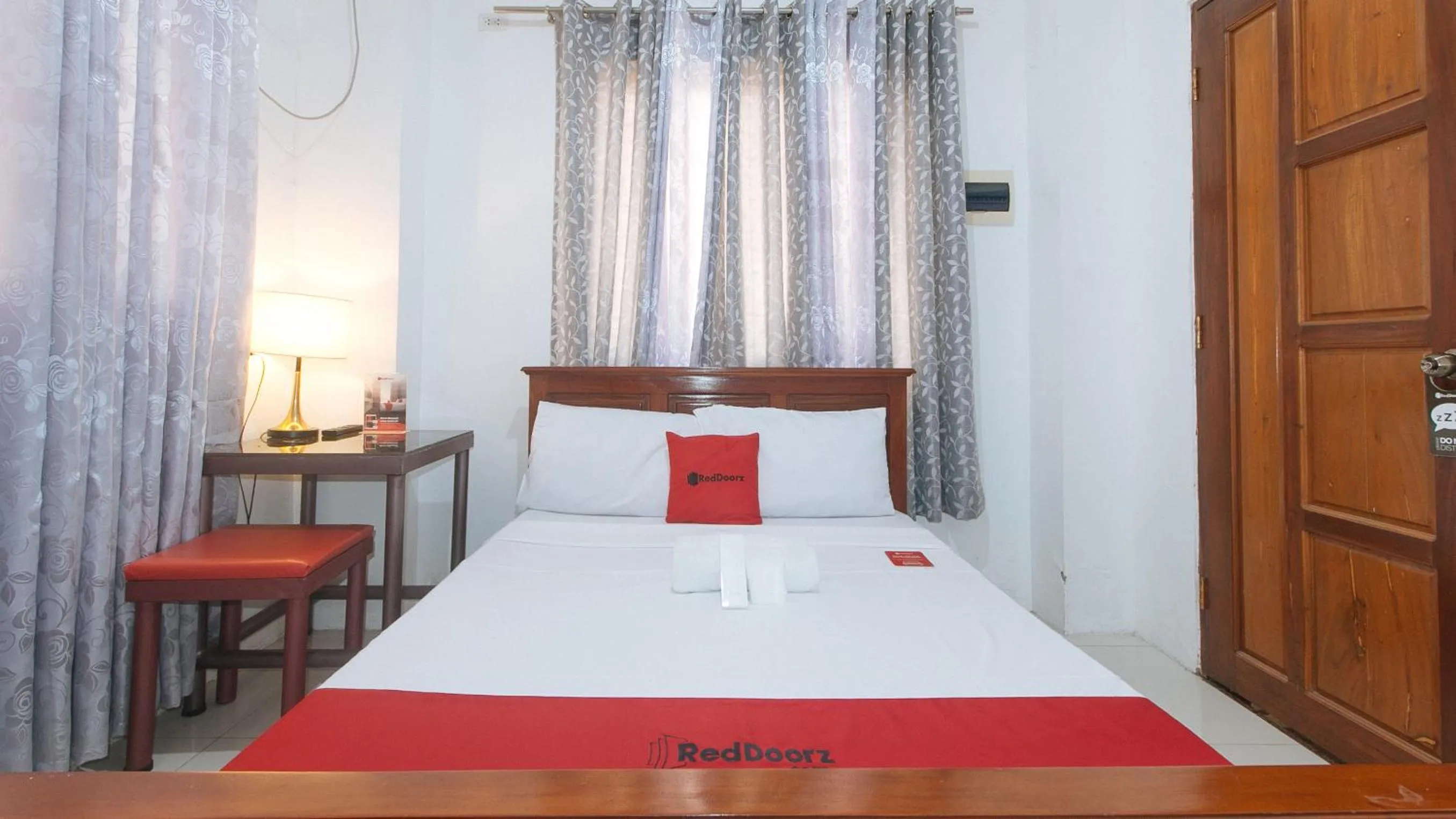 Double Room in RedDoorz near LRT 2 Antipolo Station