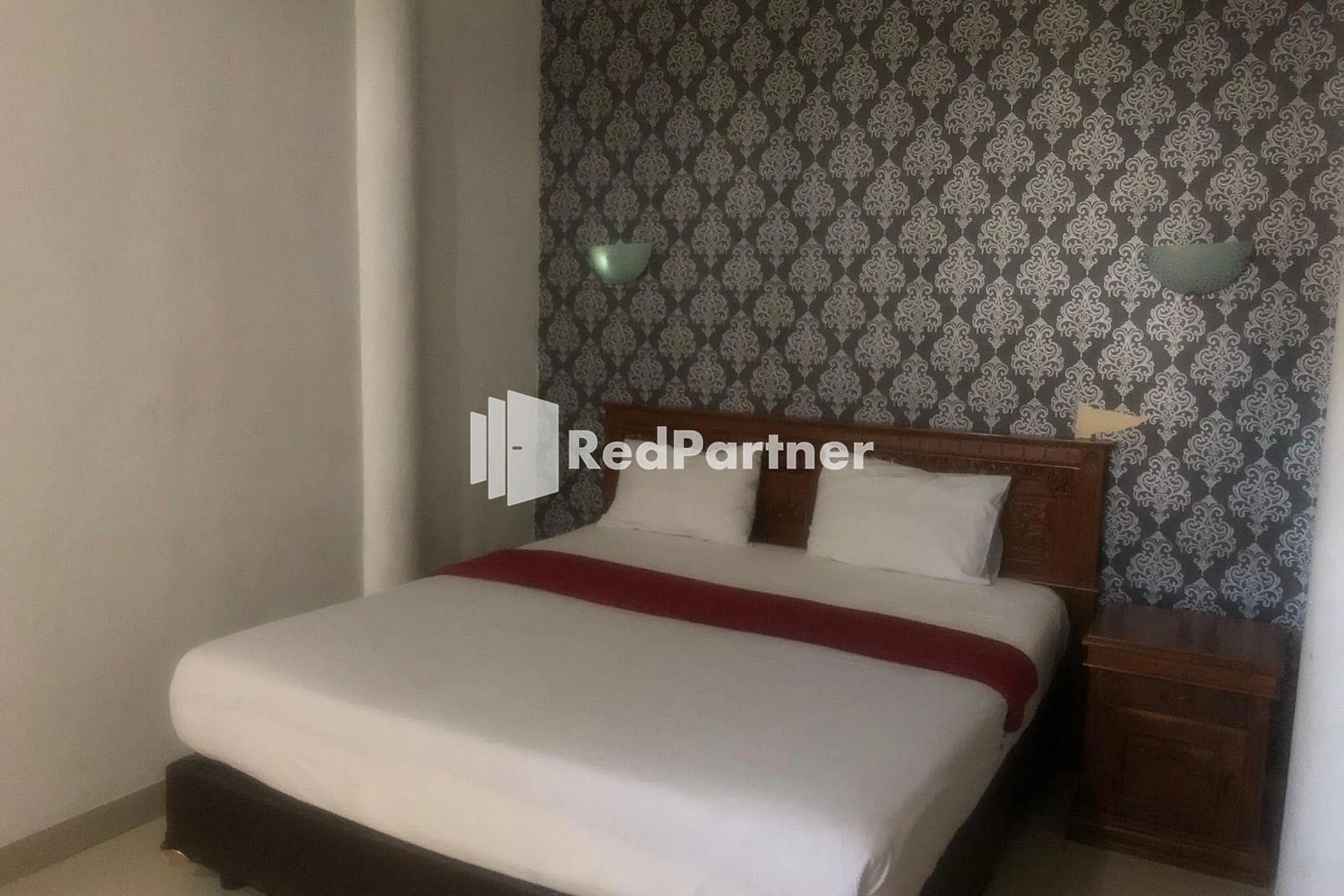 Deluxe Room in Hotel Abna Sangatta Mitra RedDoorz