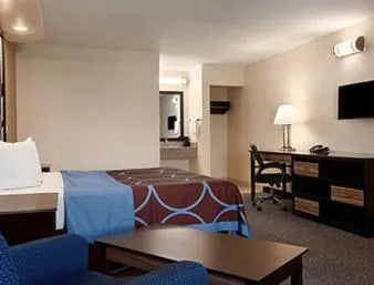 King Room - Non-Smoking in Super 8 by Wyndham Rahway/Newark