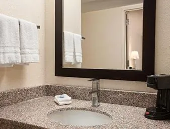 Business King Room - Non-Smoking in Super 8 by Wyndham Rahway/Newark