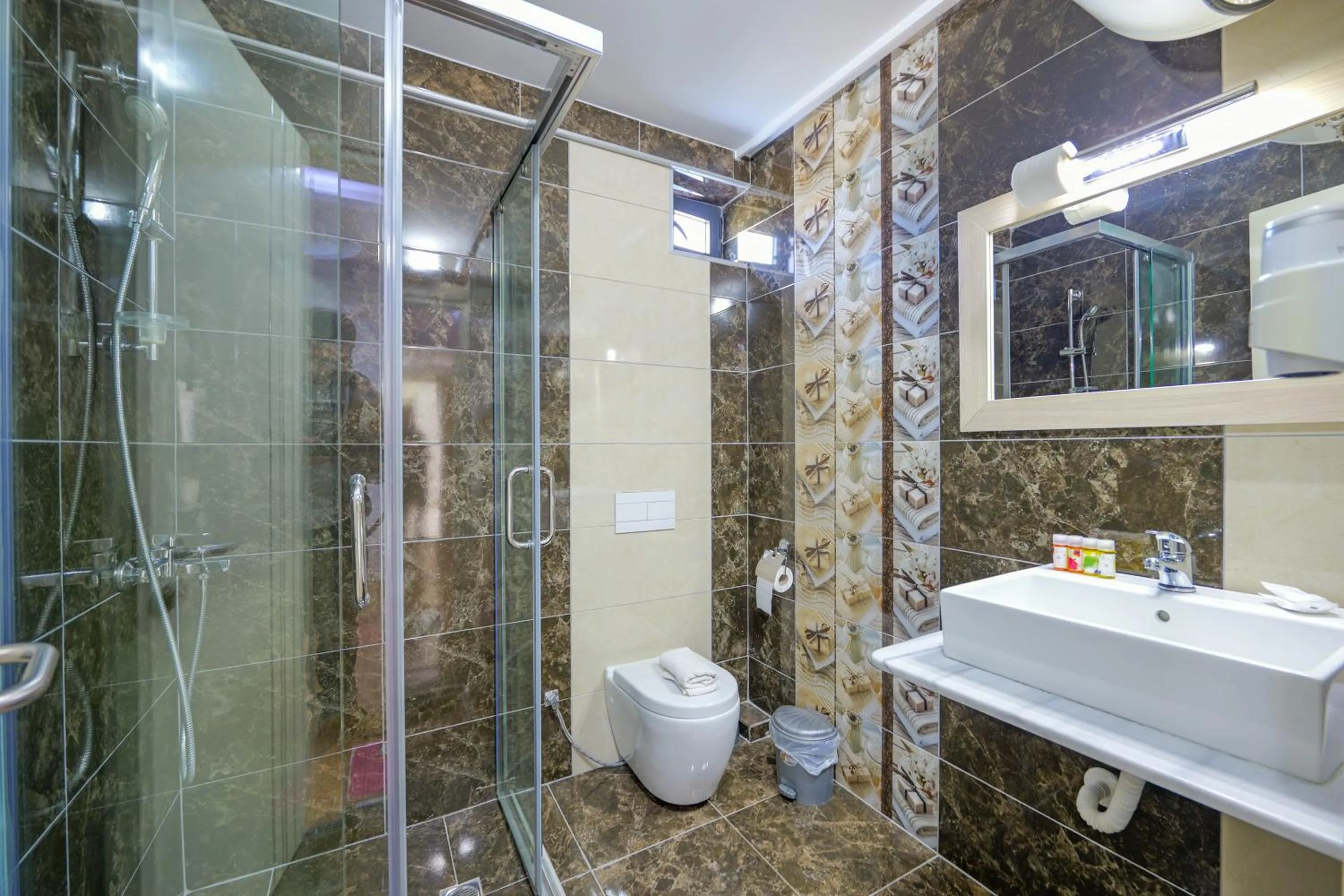 Double or Twin Room with Balcony in Hotel Iliria