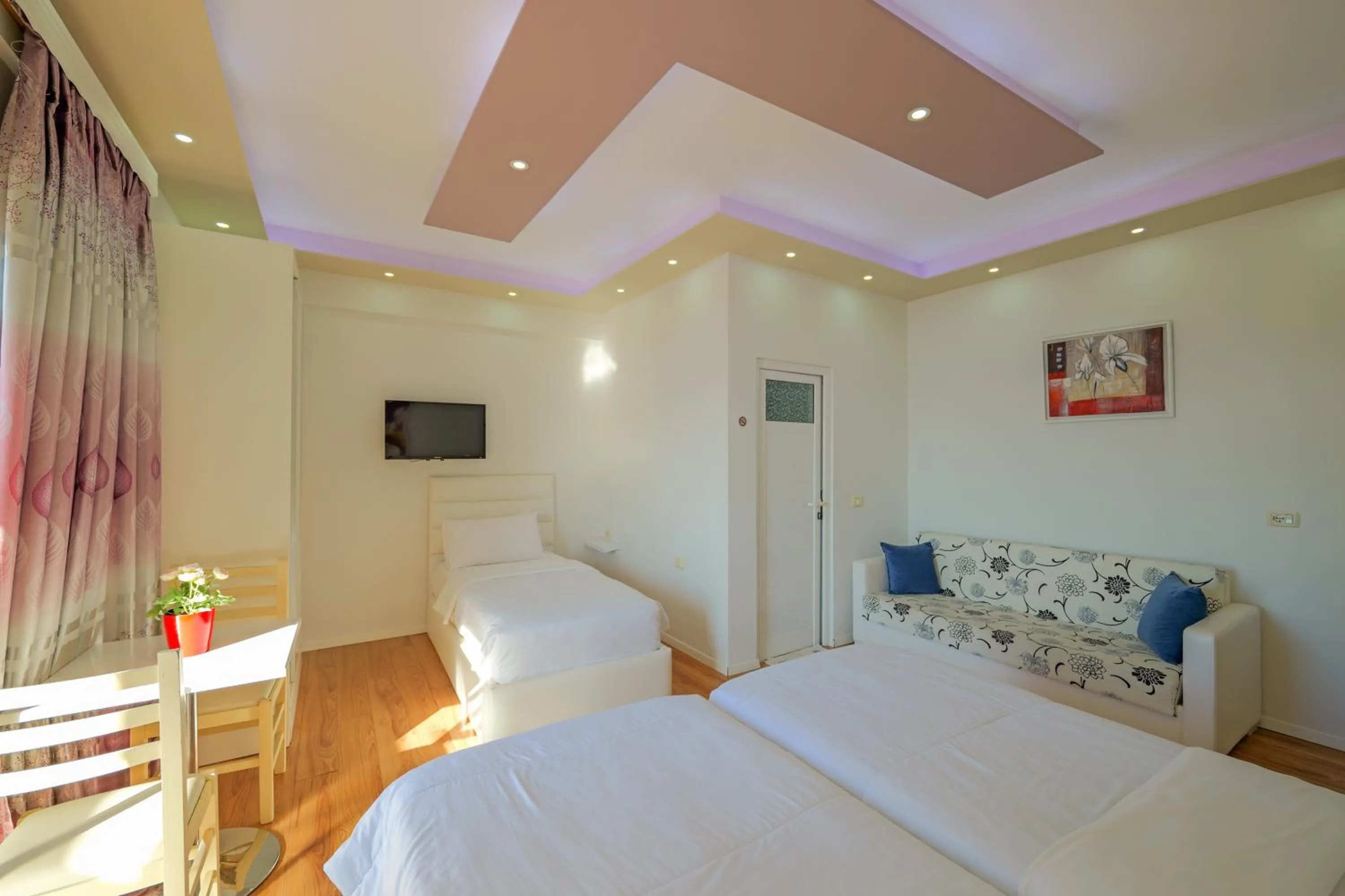 Triple Room with Sea View in Hotel Iliria