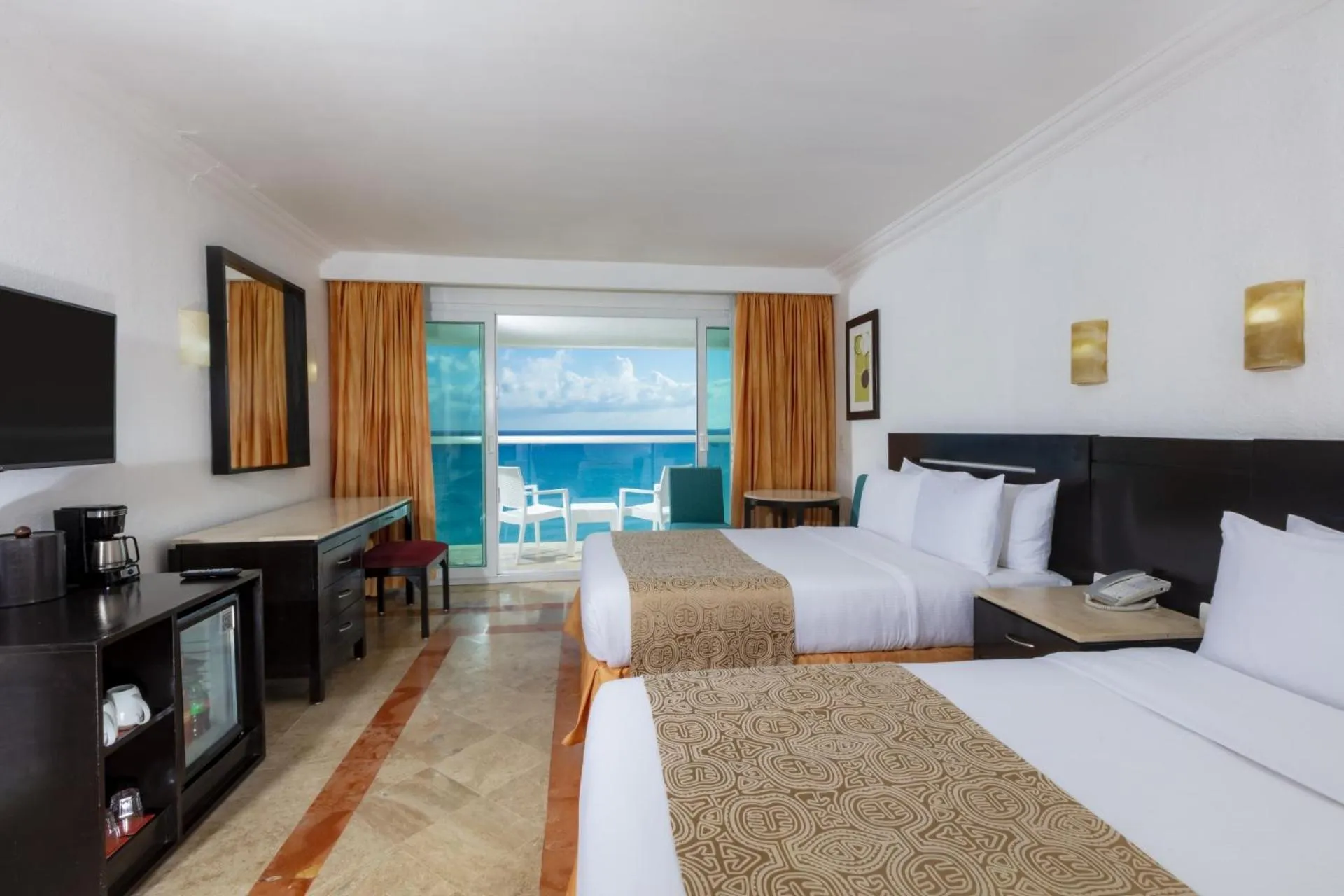 Deluxe Room with Ocean View in Krystal Cancun