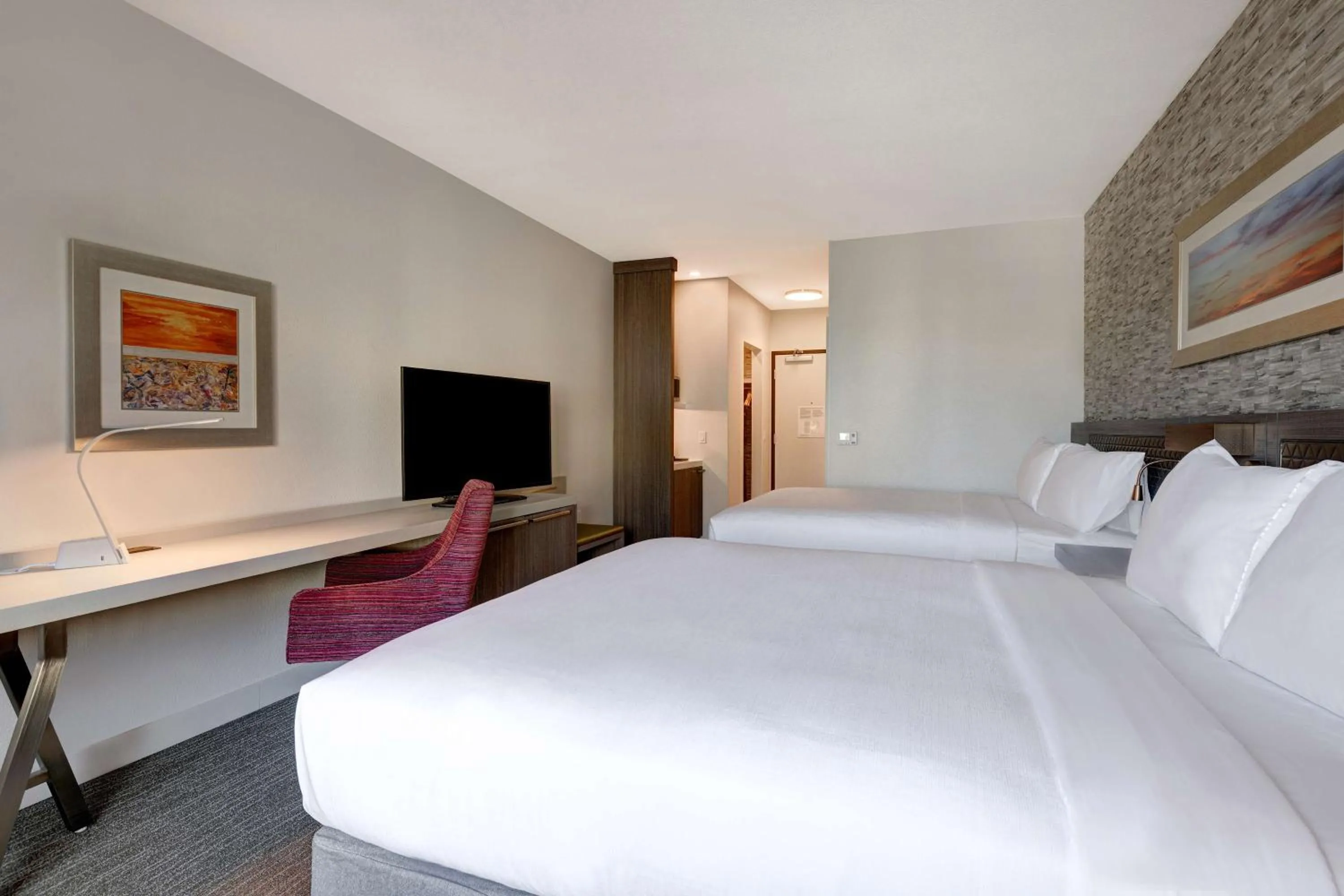 Queen Room with Two Queen Beds and Pool View - Hearing Accessible in Hilton Garden Inn Temecula