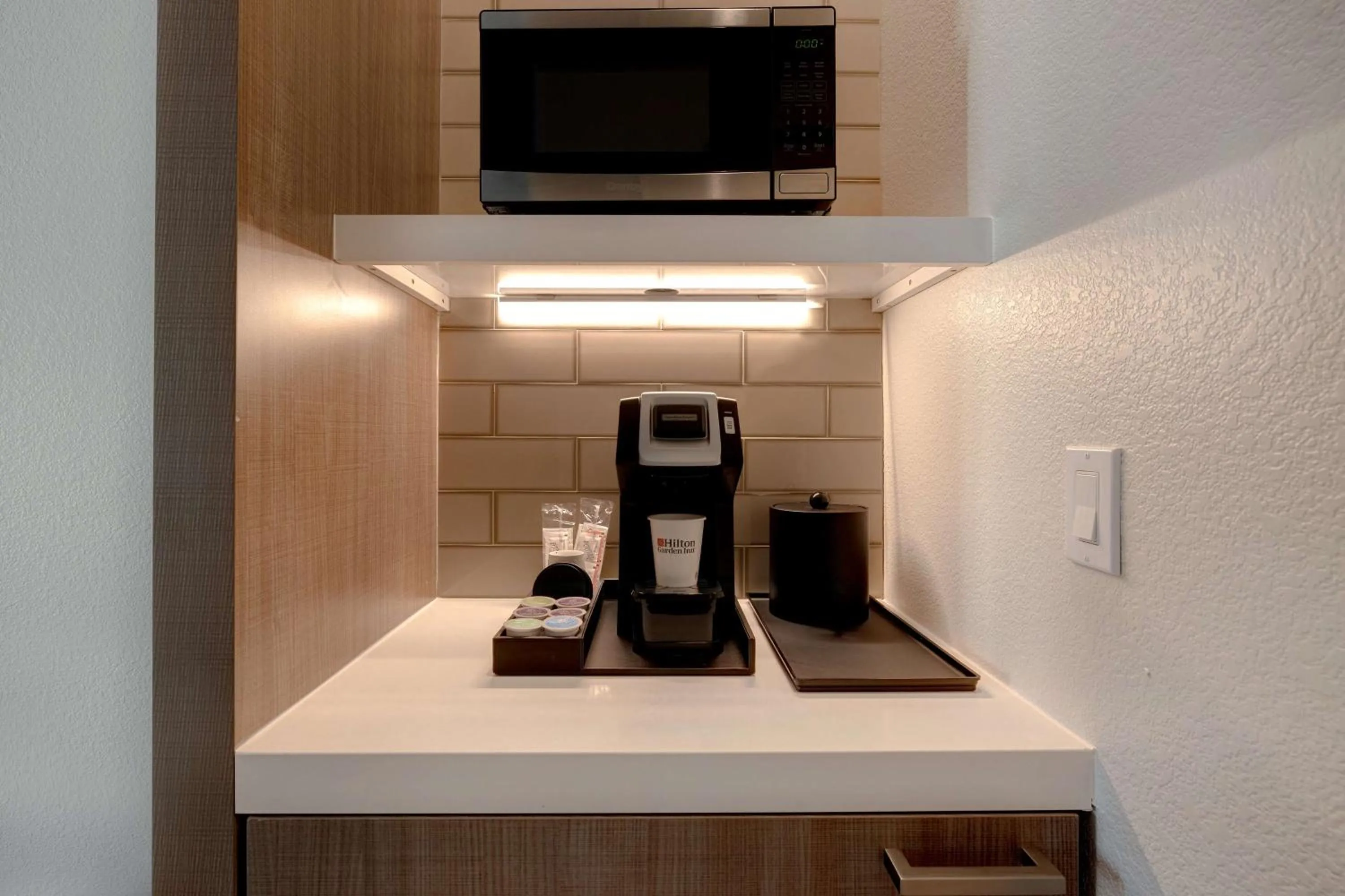 Queen Room with Two Queen Beds with Pool View in Hilton Garden Inn Temecula