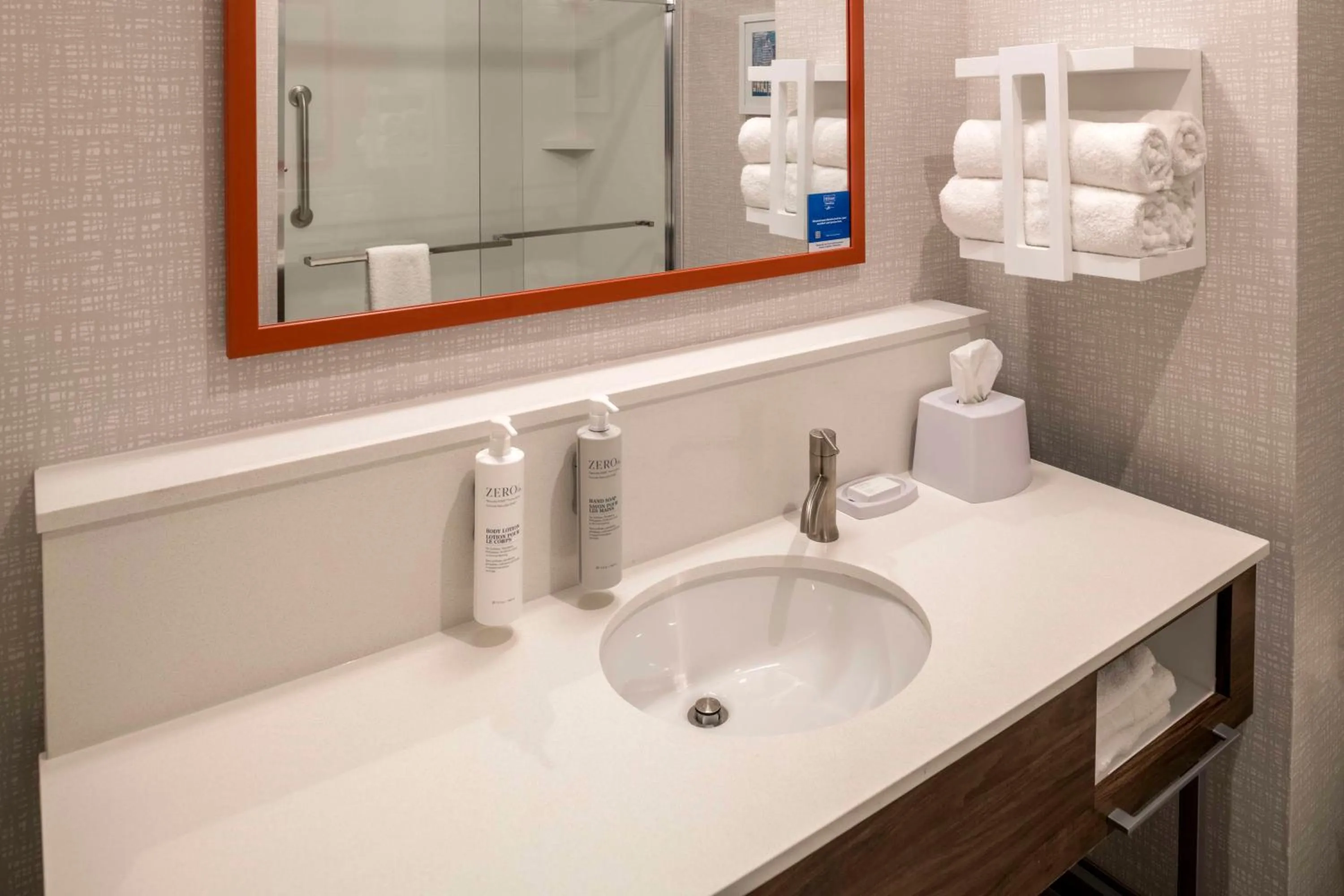 Queen Studio Suite in Hampton Inn & Suites Huntington Downtown, Ny