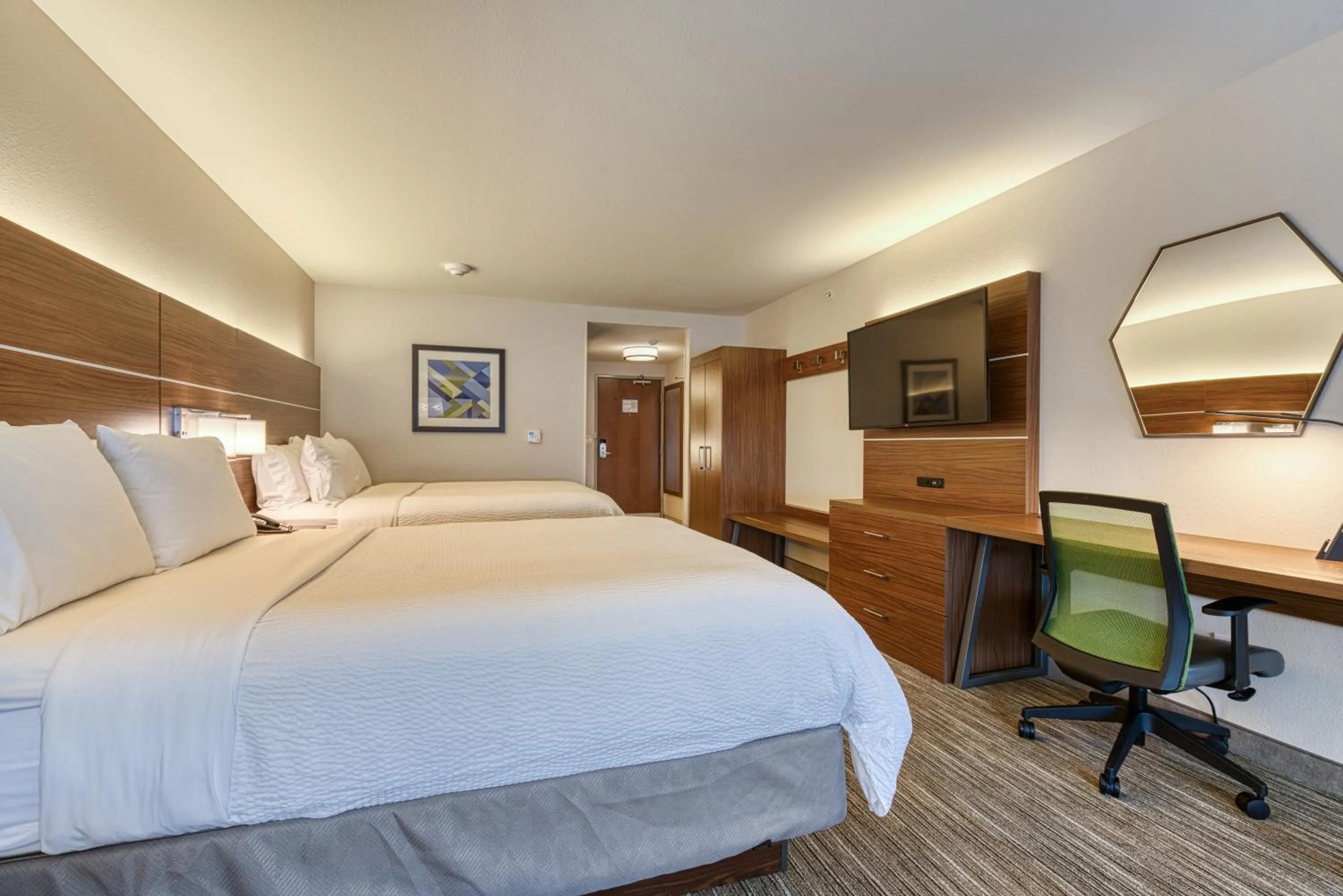 Standard Queen Room with Two Queen Beds in Holiday Inn Express & Suites - Manitou Springs by IHG