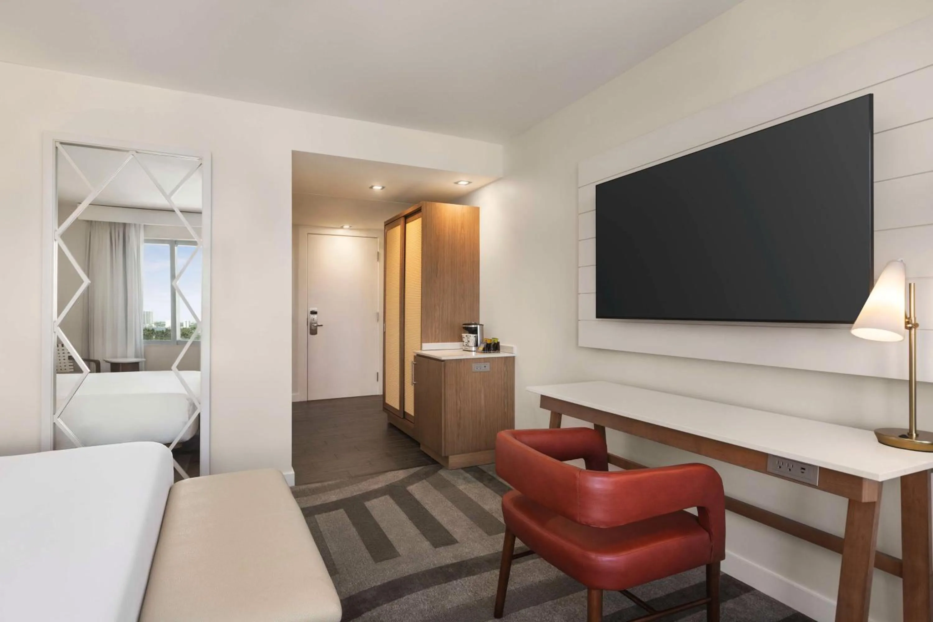 Deluxe King Room with Balcony in Hilton Cabana Miami Beach Resort