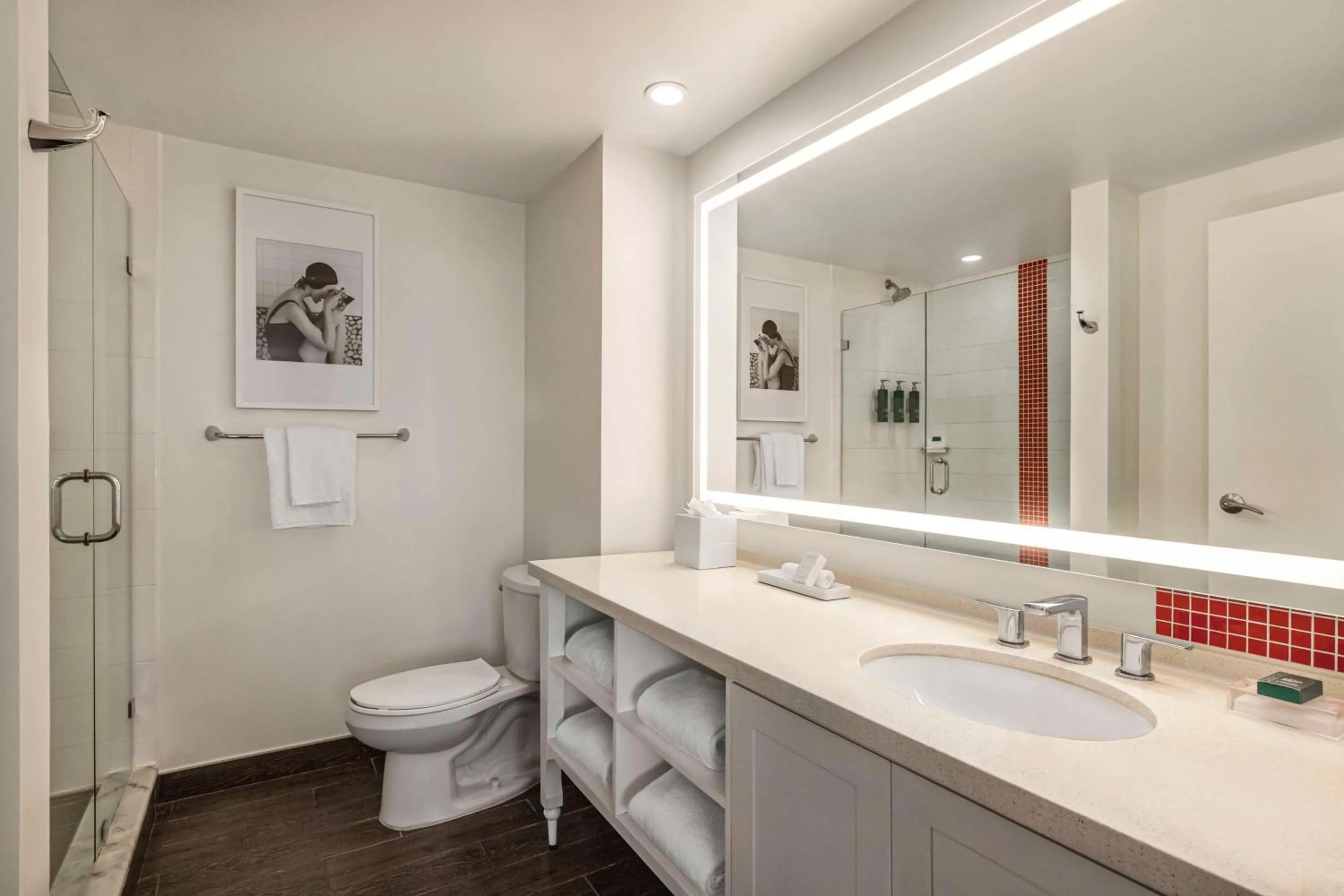 Deluxe Queen Room with Two Queen Beds and Balcony in Hilton Cabana Miami Beach Resort