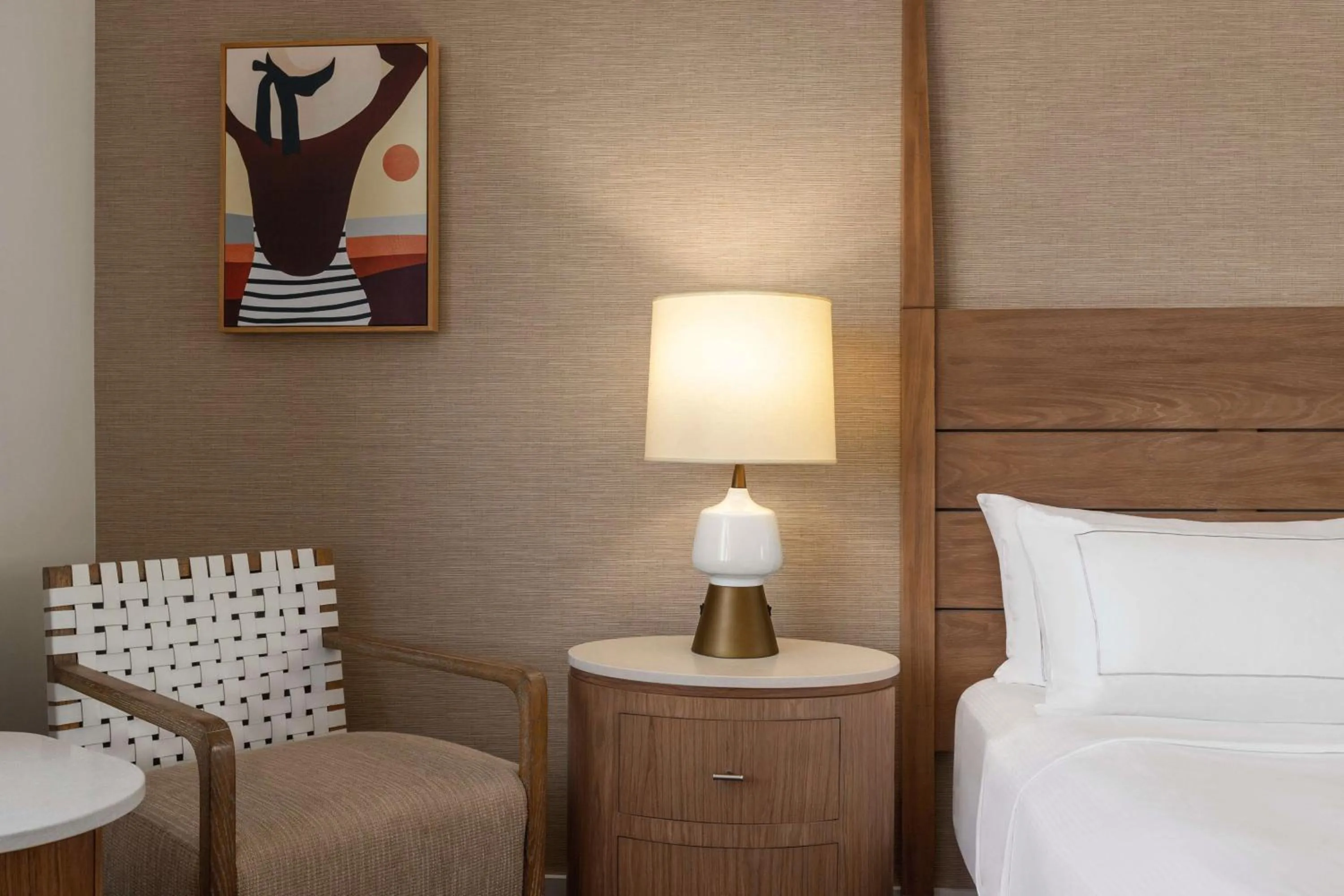 1 King Partial Oceanbiew Balcony - Exterior Wing in Hilton Cabana Miami Beach Resort