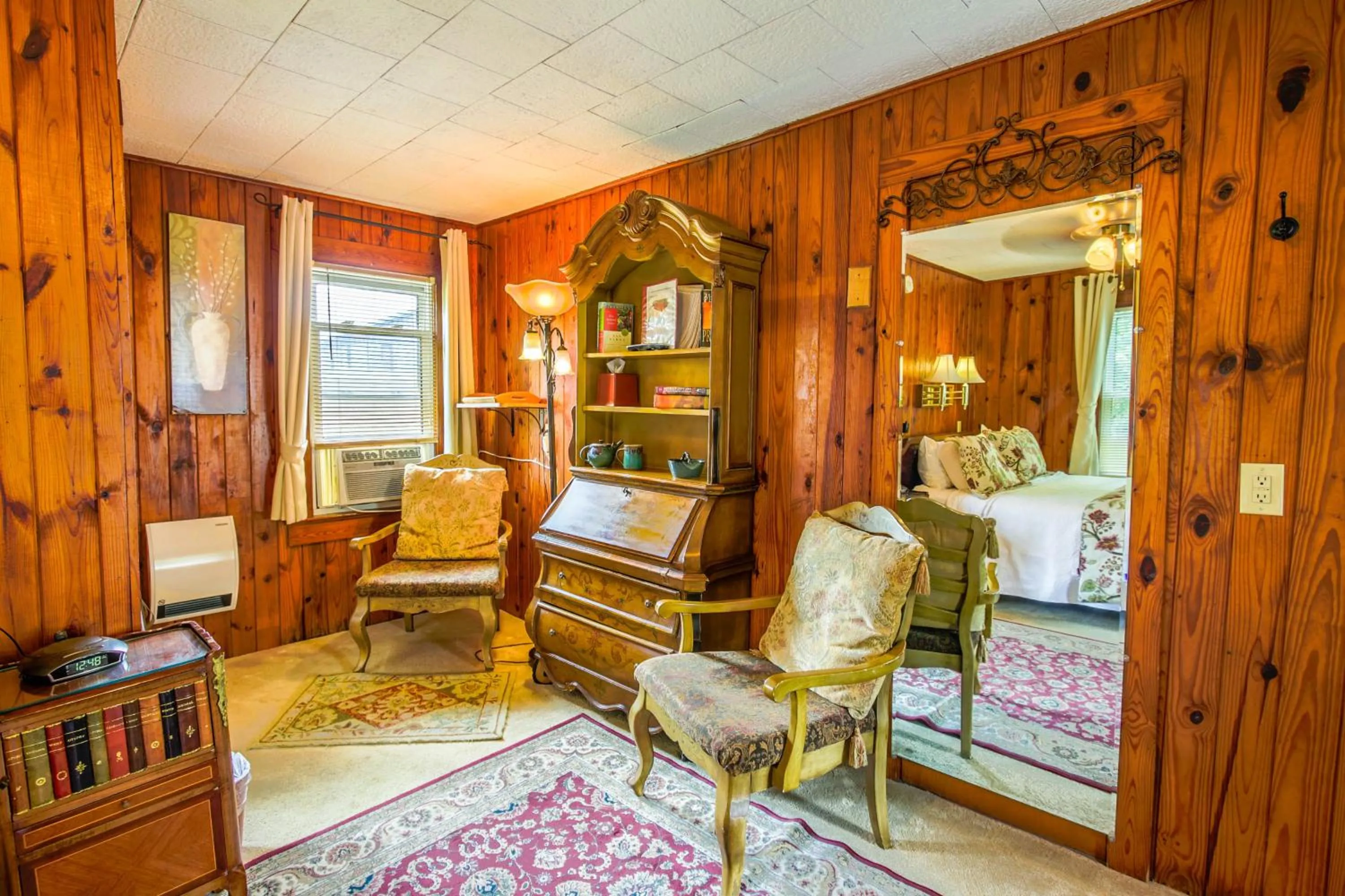 Standard Queen Room in Mountainaire Inn and Log Cabins