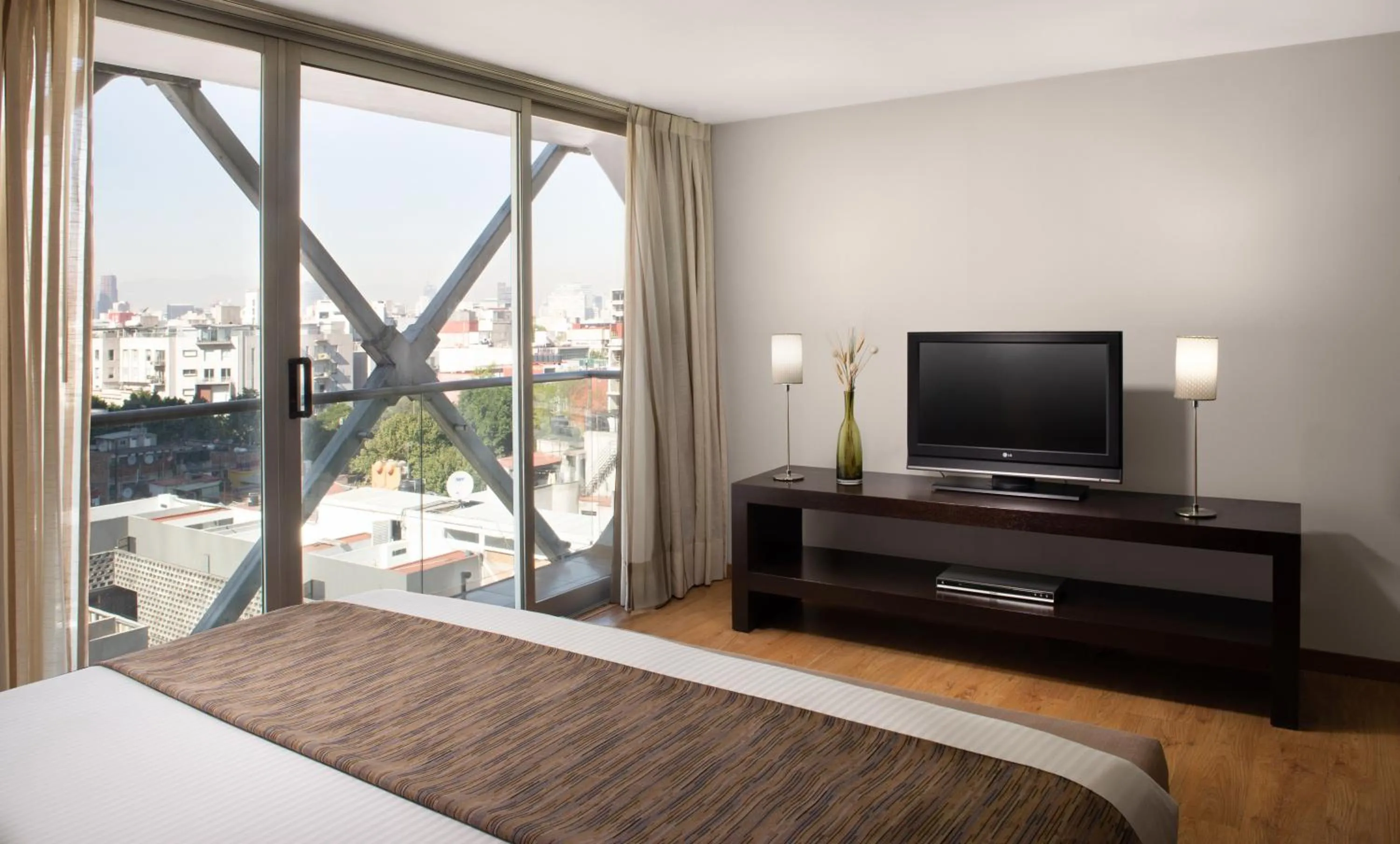 Junior Suite with Balcony in Exe Suites Reforma