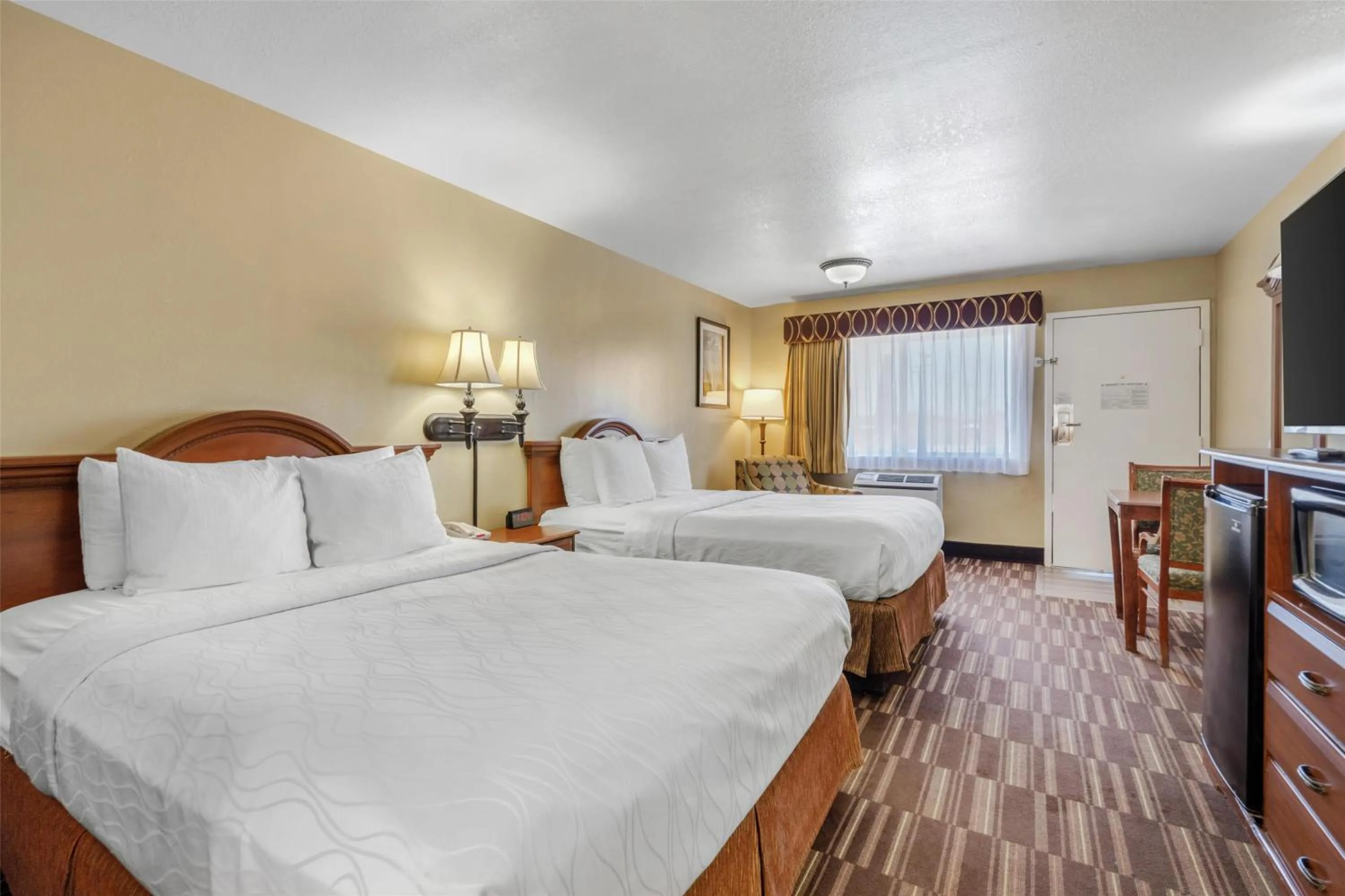 Queen Room with Two Queen Beds in Best Western Desert Winds