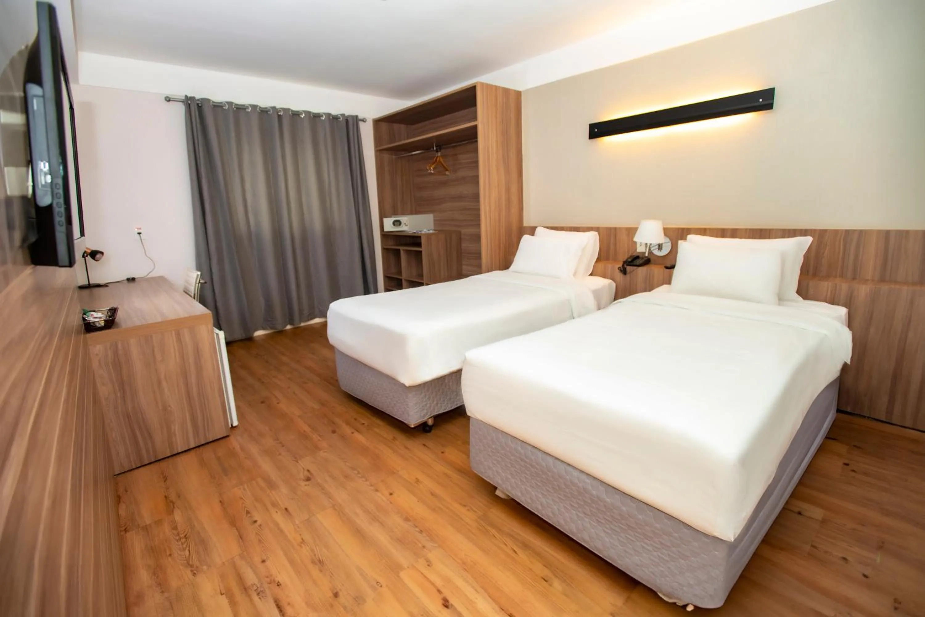 Twin Room - single occupancy - Disability Access in Delmond Hotel