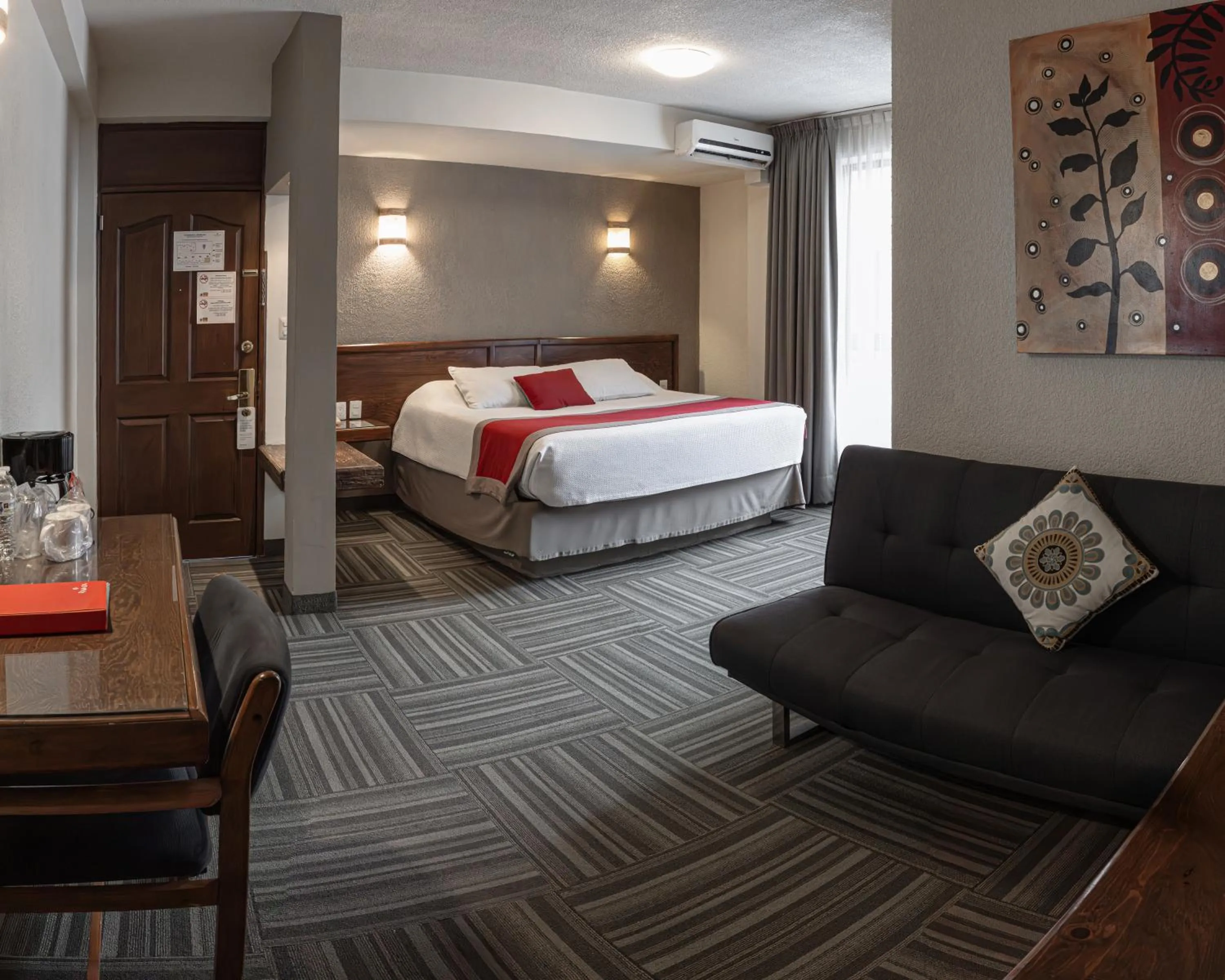 King Room - Non-Smoking in Ramada Plaza by Wyndham Leon