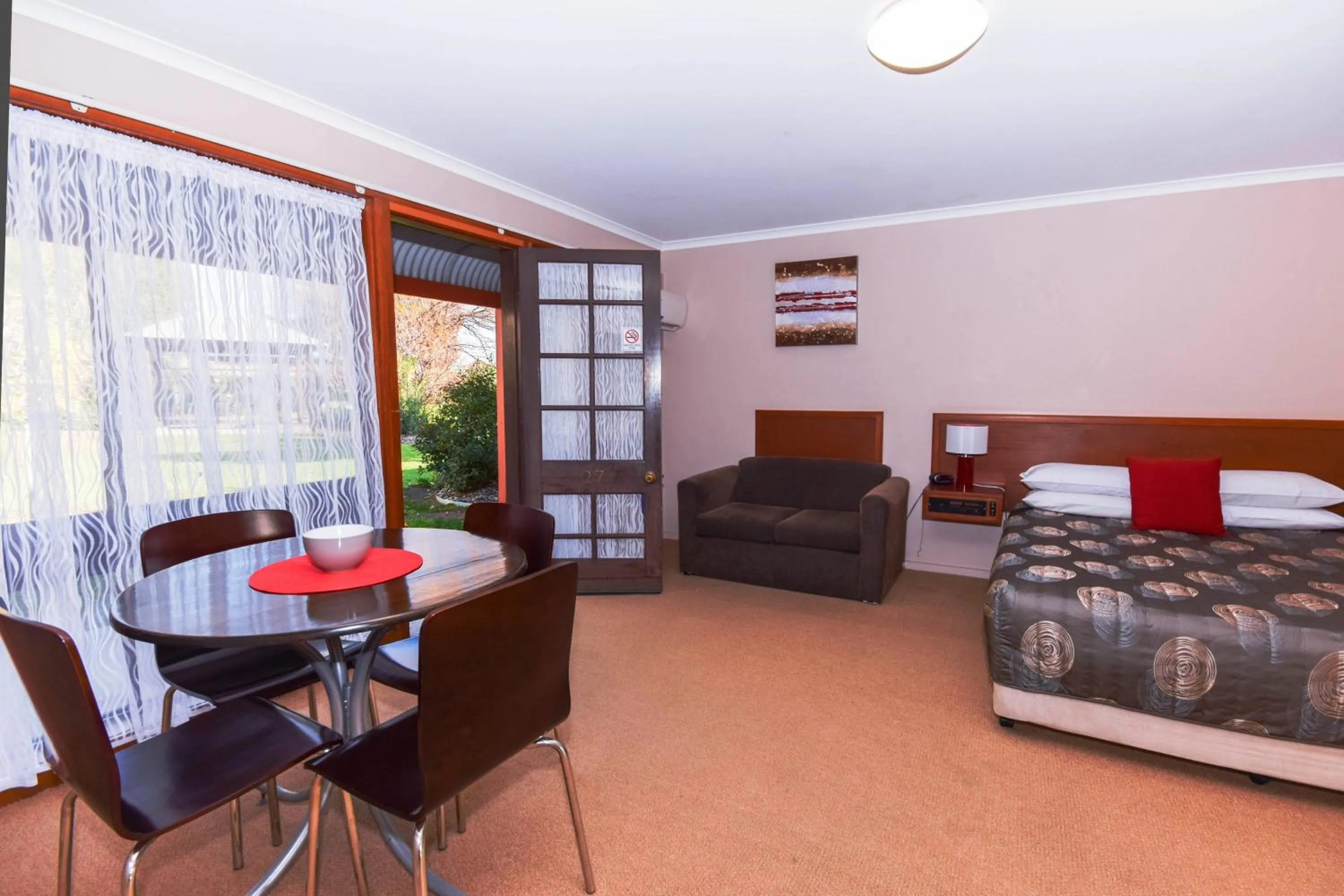 Two Room Unit with Garden View - 2 Queen Beds in River Country Inn