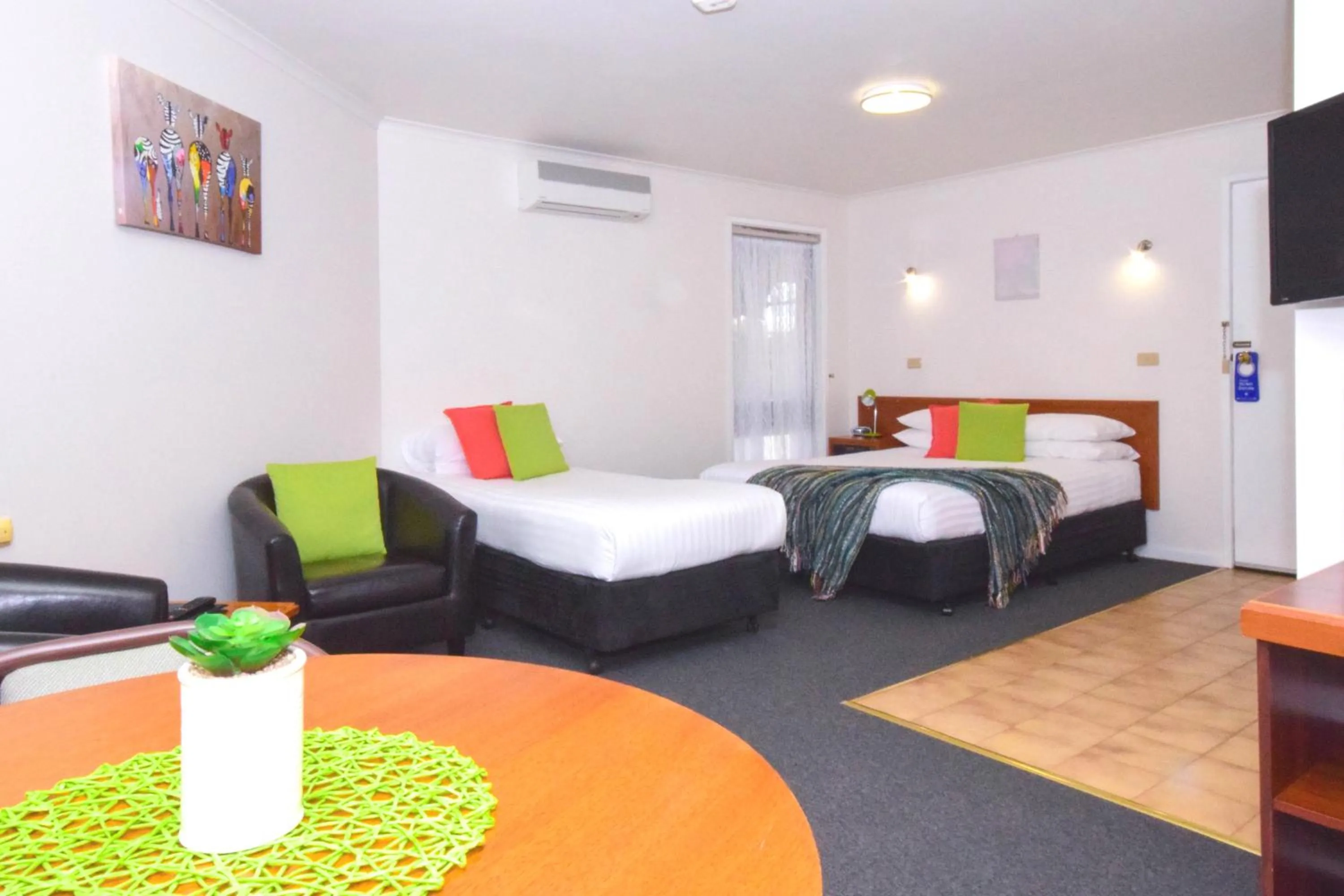 Pet Friendly Double or Twin Room - Disability Access in River Country Inn