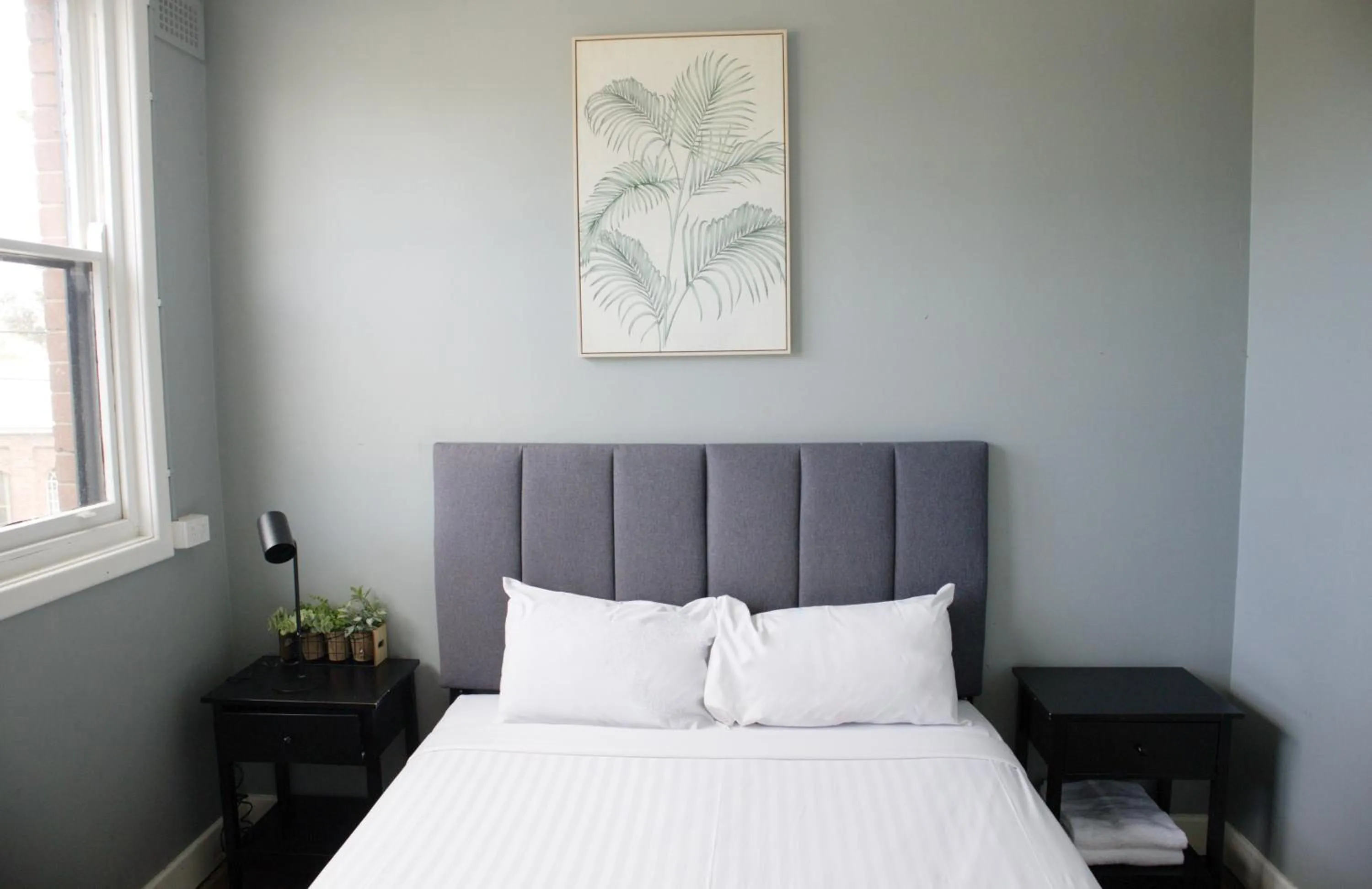 Queen Room with Shared Bathroom in The Colliery Inn, Wallsend