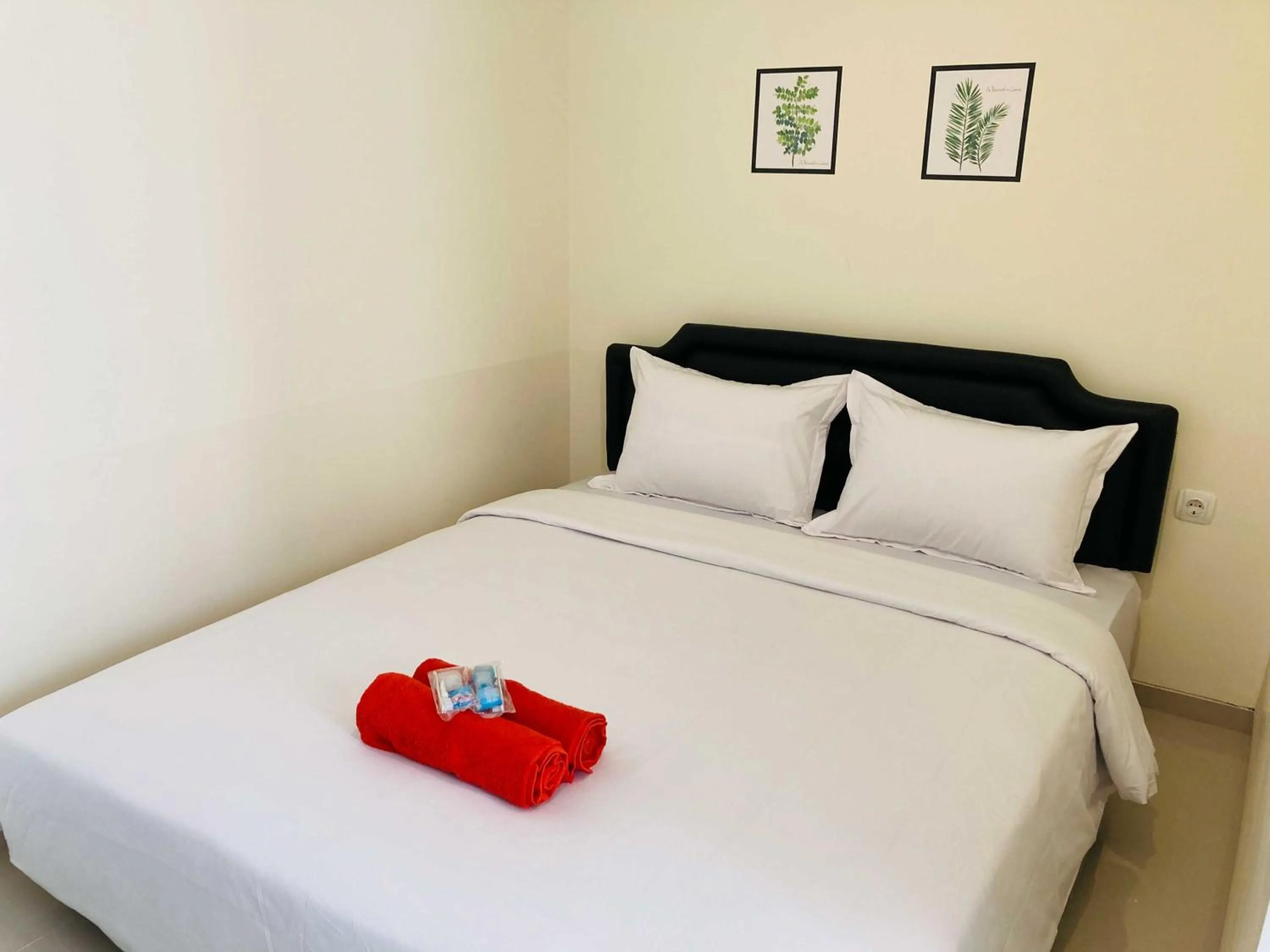 Standard Double Room in Hartono Inn Seturan Mitra RedDoorz