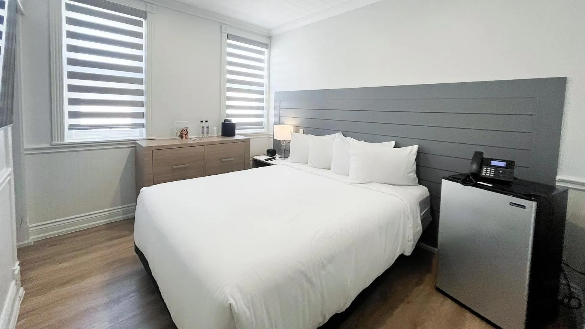 Double Room in Colonial Hotel & Suites