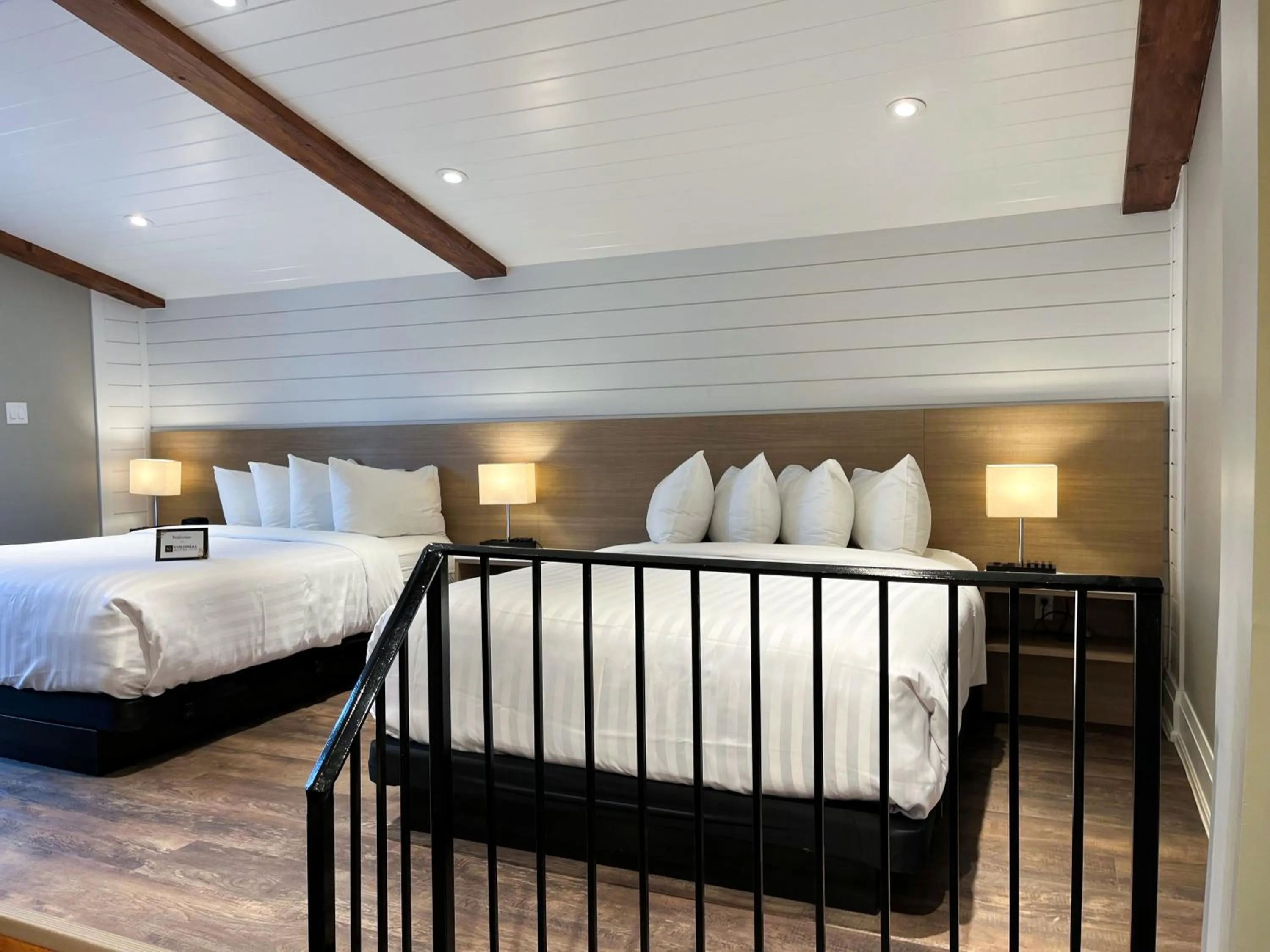 Deluxe Double Room with Balcony in Colonial Hotel & Suites