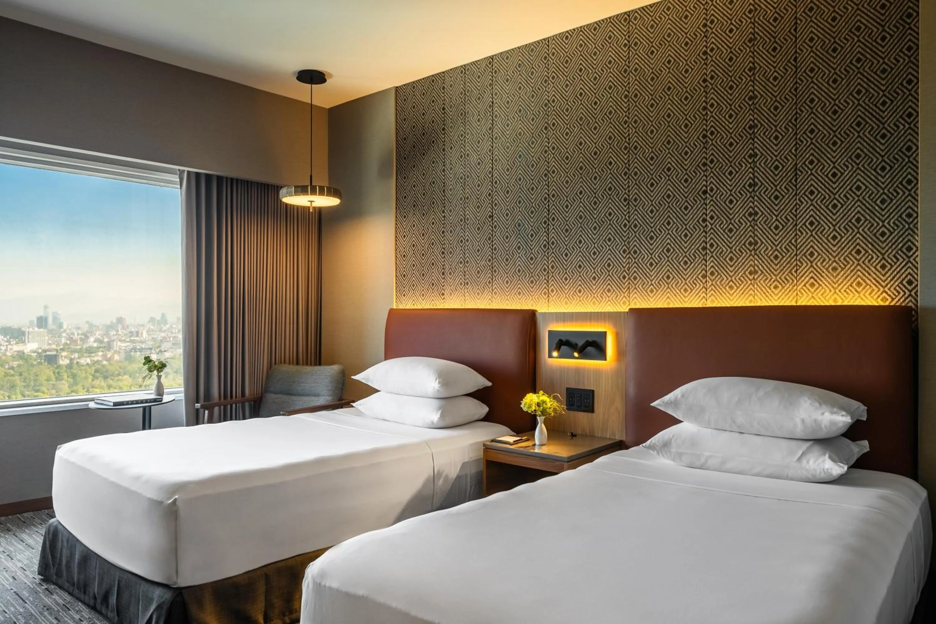 Regency Club Twin Room in Hyatt Regency Mexico City