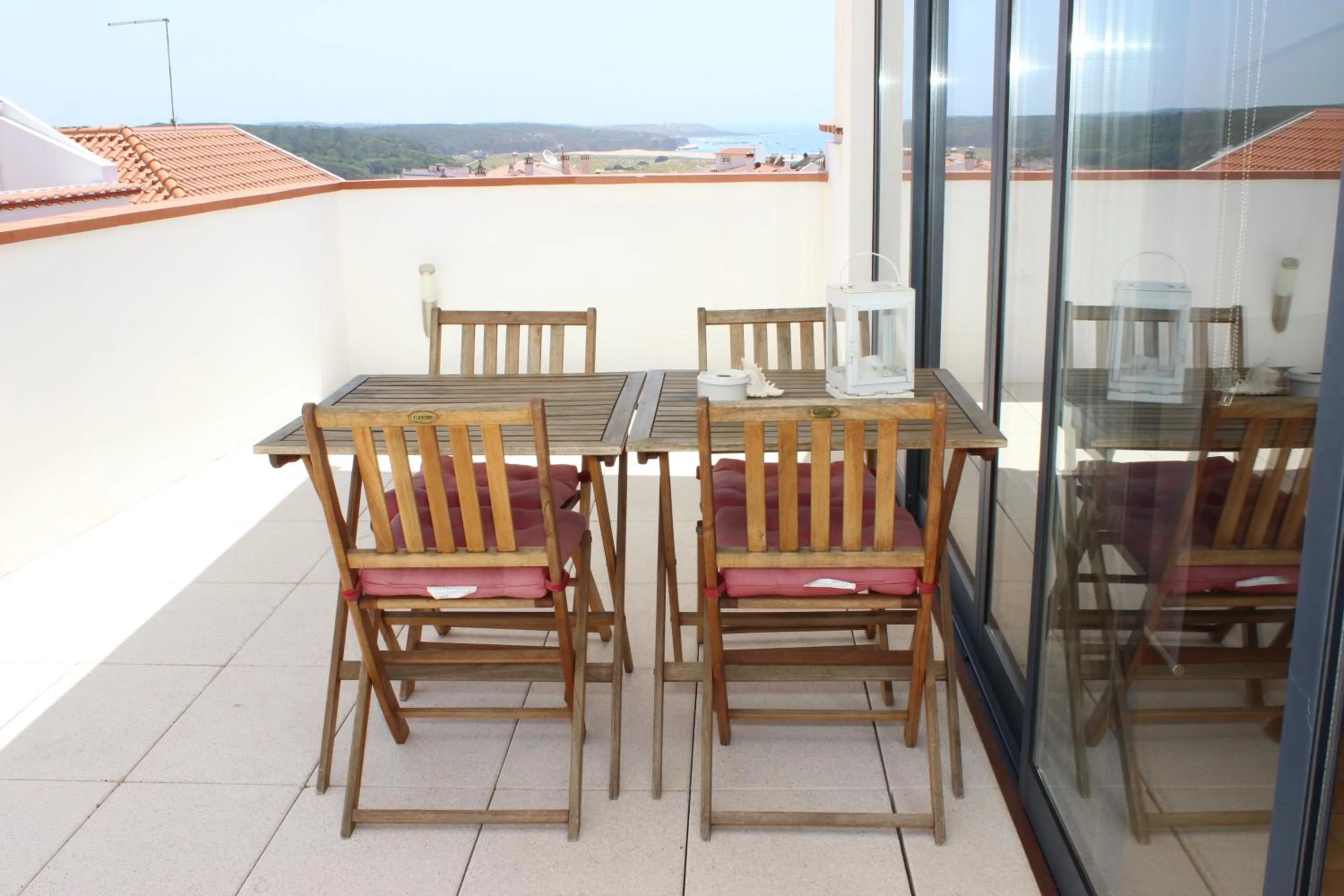 Two-Bedroom Apartment with Terrace in Born To Stay In Milfontes