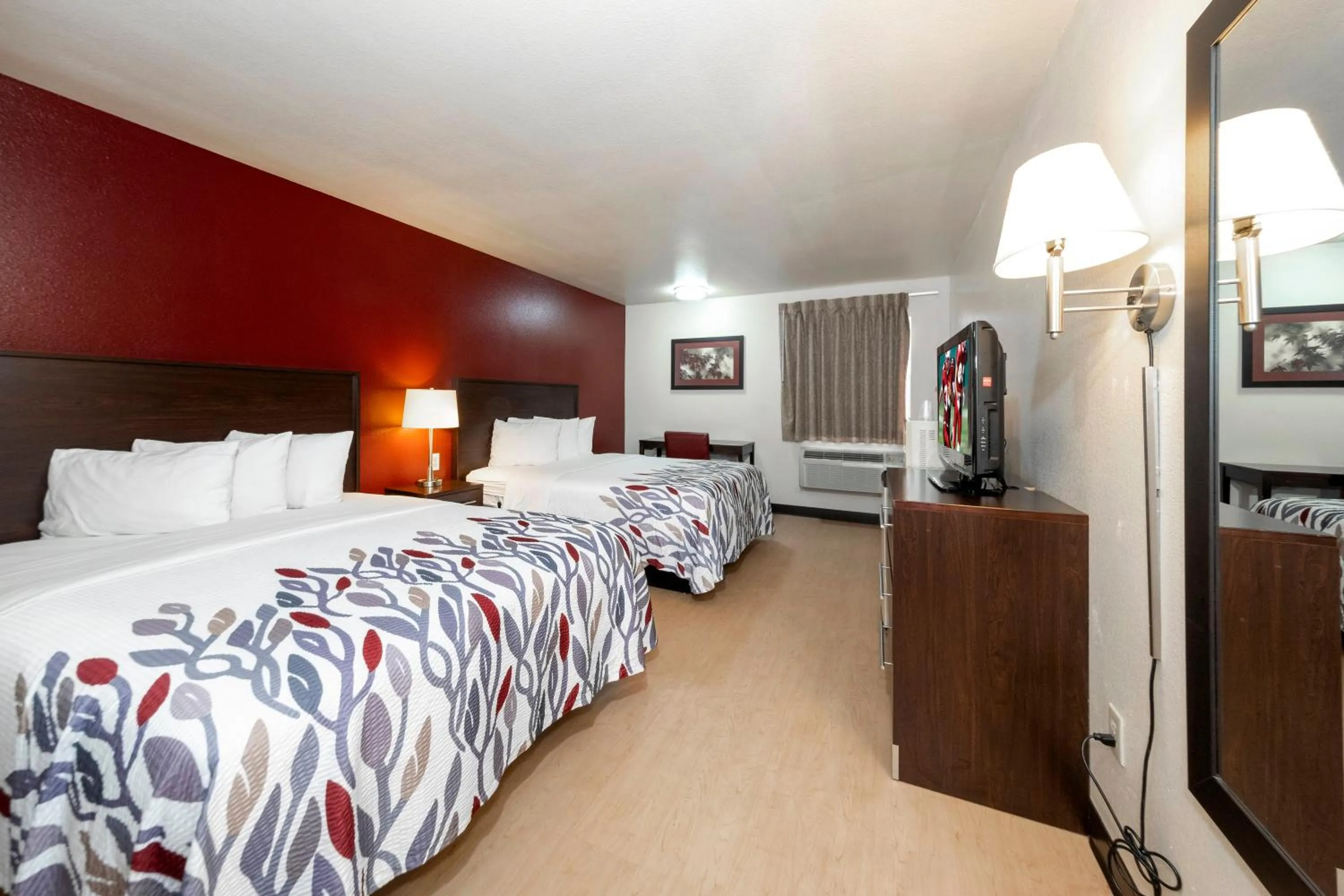 Deluxe Double Room with Two Double Beds - Disability Access/Roll-in Shower Non-Smoking in Red Roof Inn St Robert Ft Leonard Wood