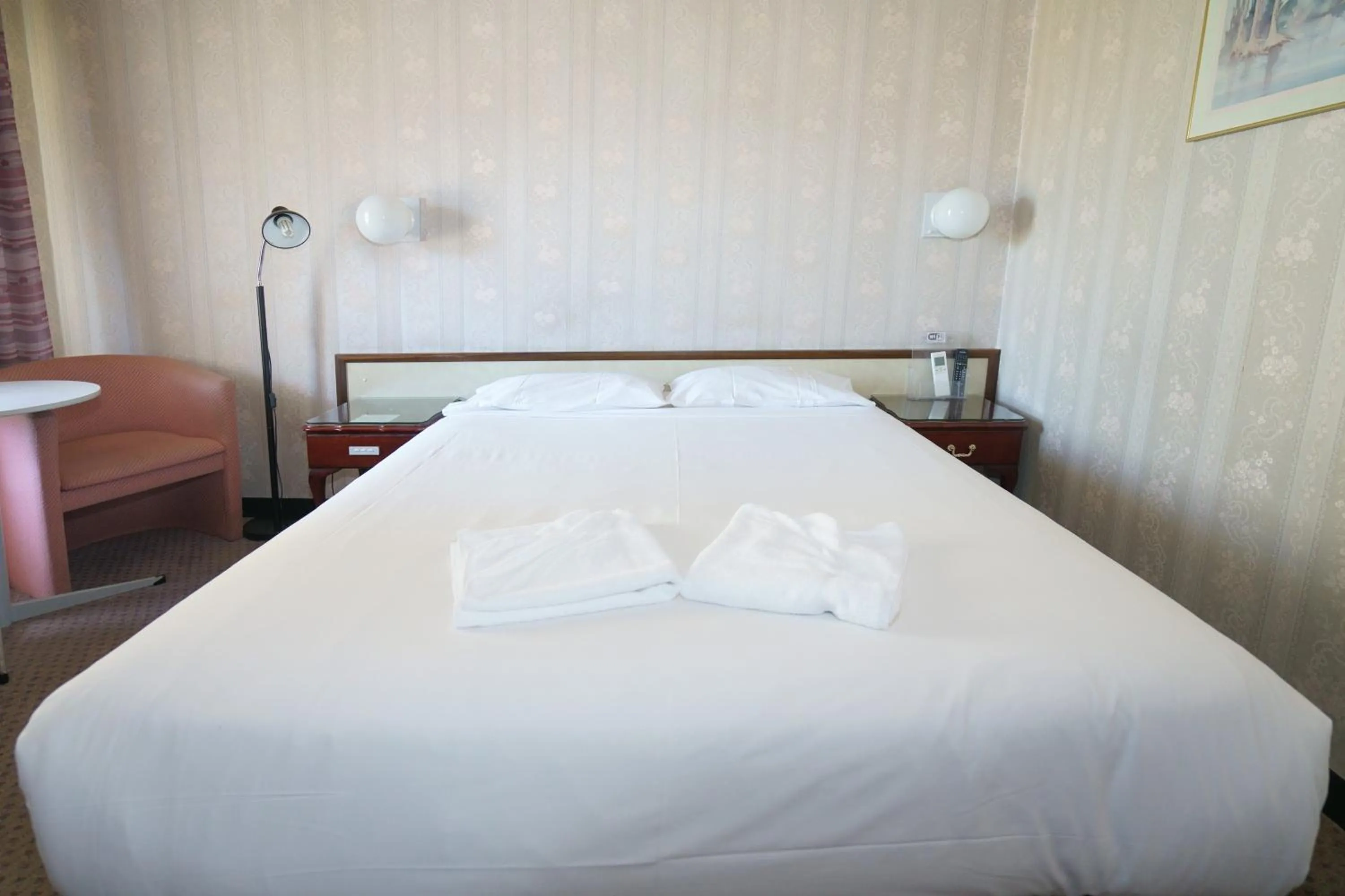 Queen Room - single occupancy in Olympia Motel
