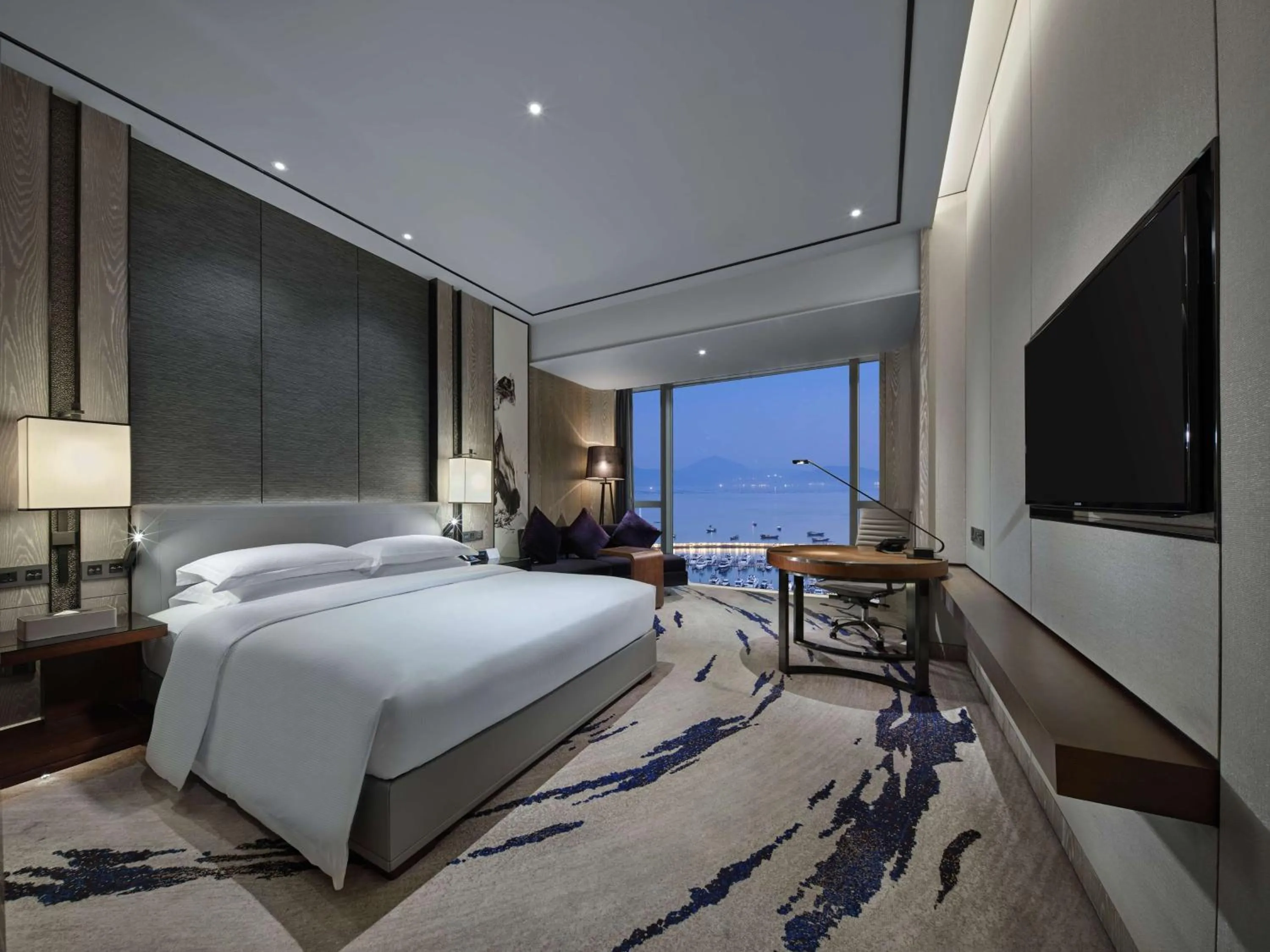 King Executive Sea View WangHai Wing in Hilton Shenzhen Shekou Nanhai