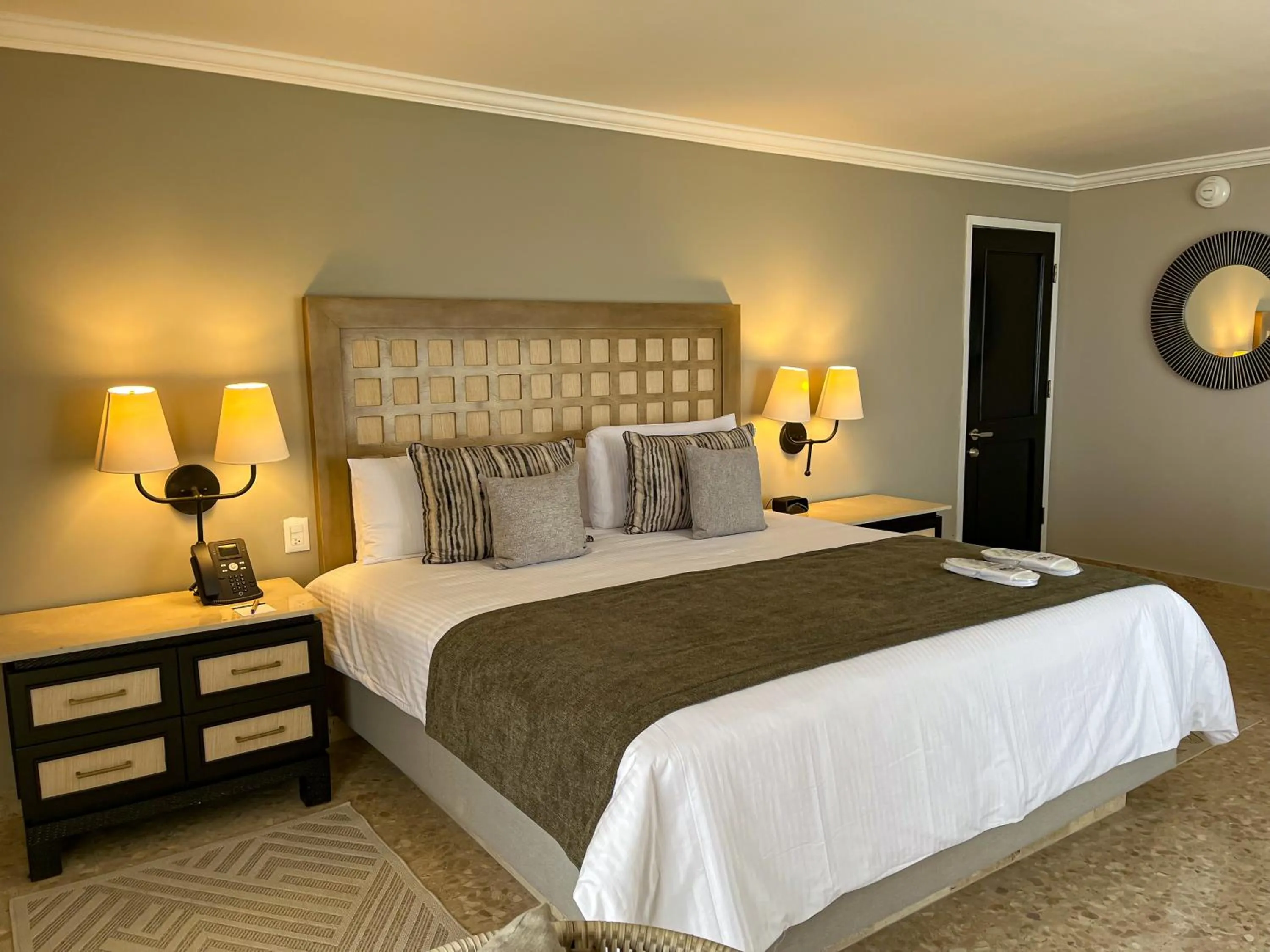 Deluxe Ocean View King in Princess Mundo Imperial Riviera Diamante Acapulco