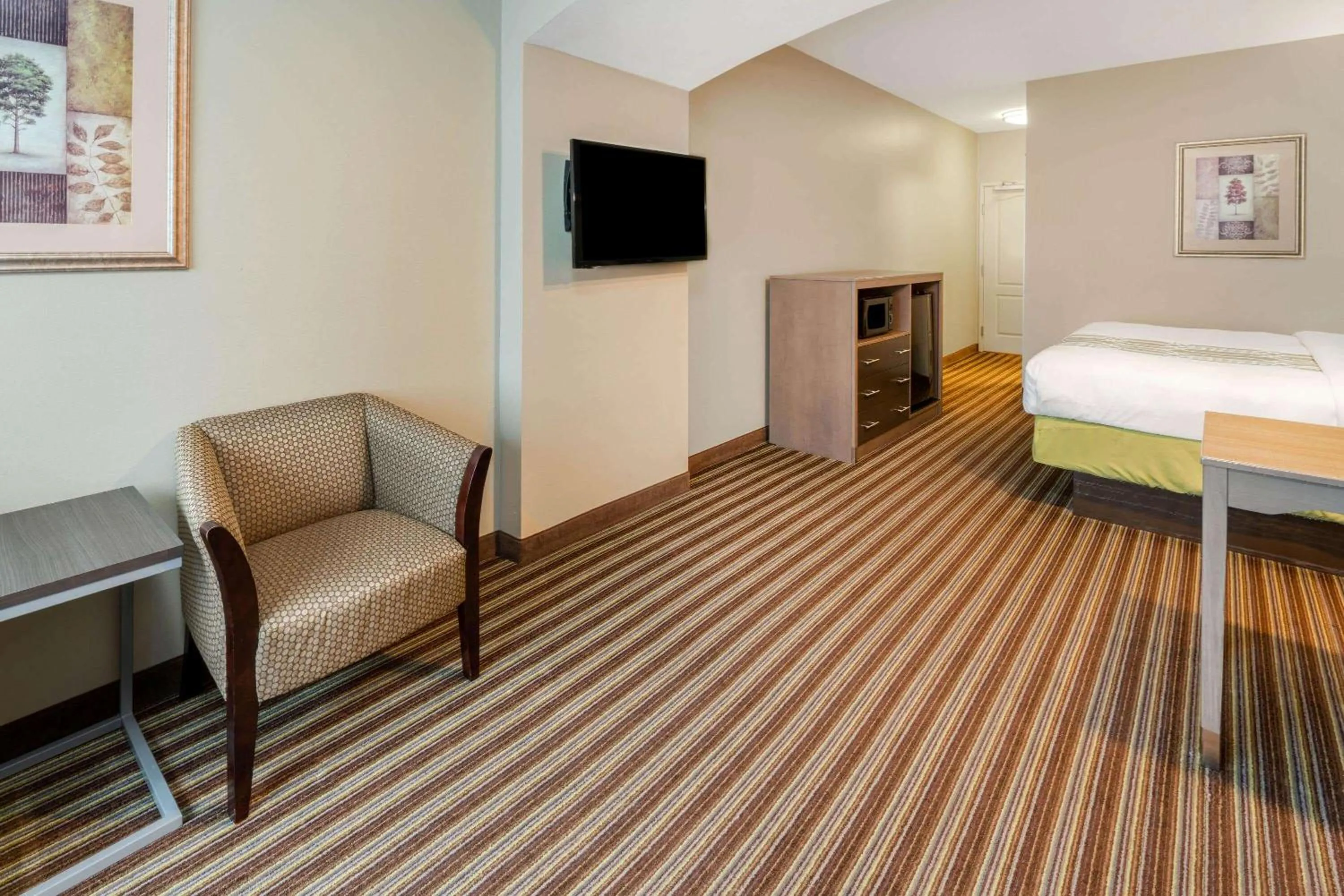 King Room - Non-Smoking in La Quinta Inn & Suites by Wyndham Broussard - Lafayette Area