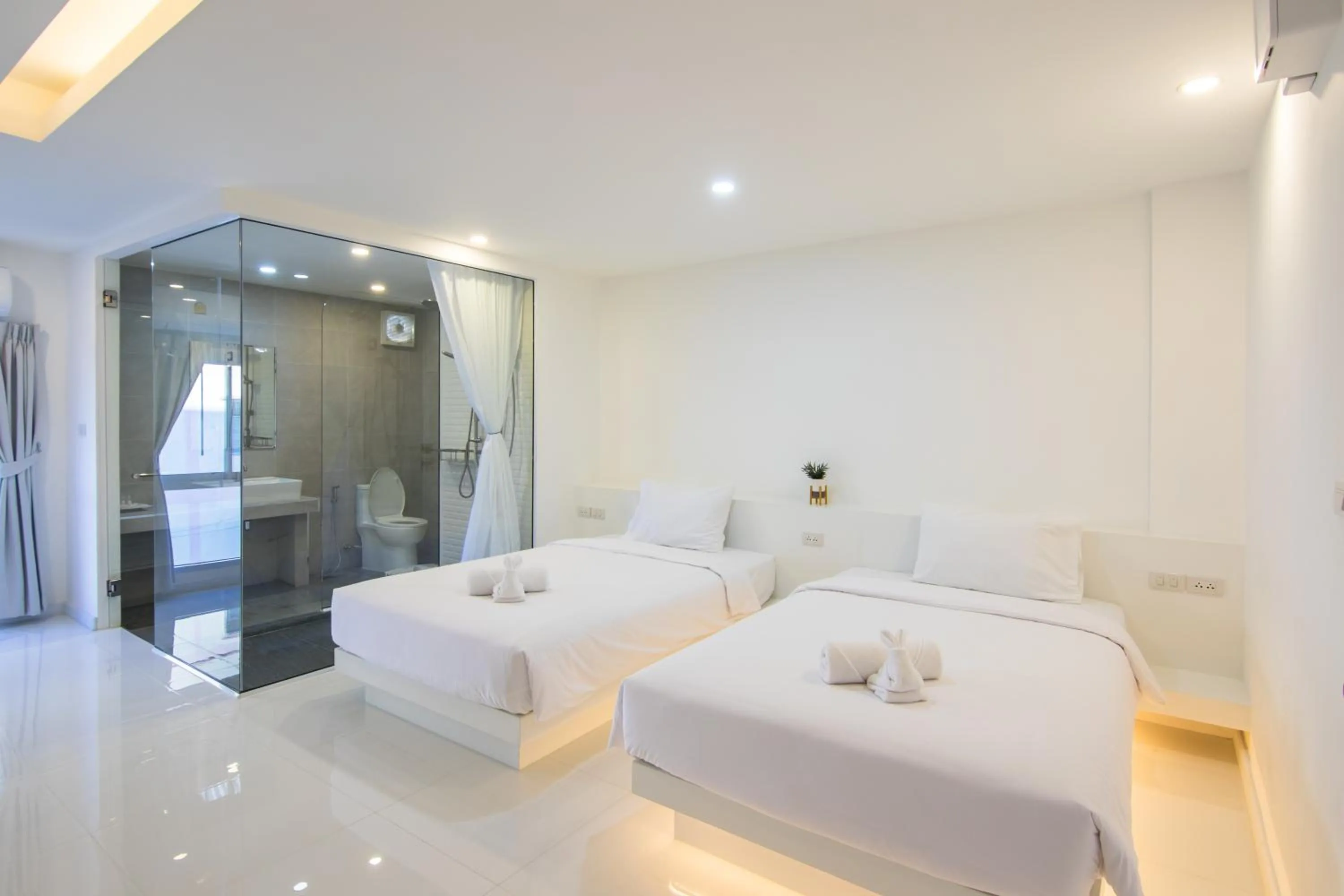 Superior Twin Room in Thewhitehotel BY Charoensri - SHA Extra Plus