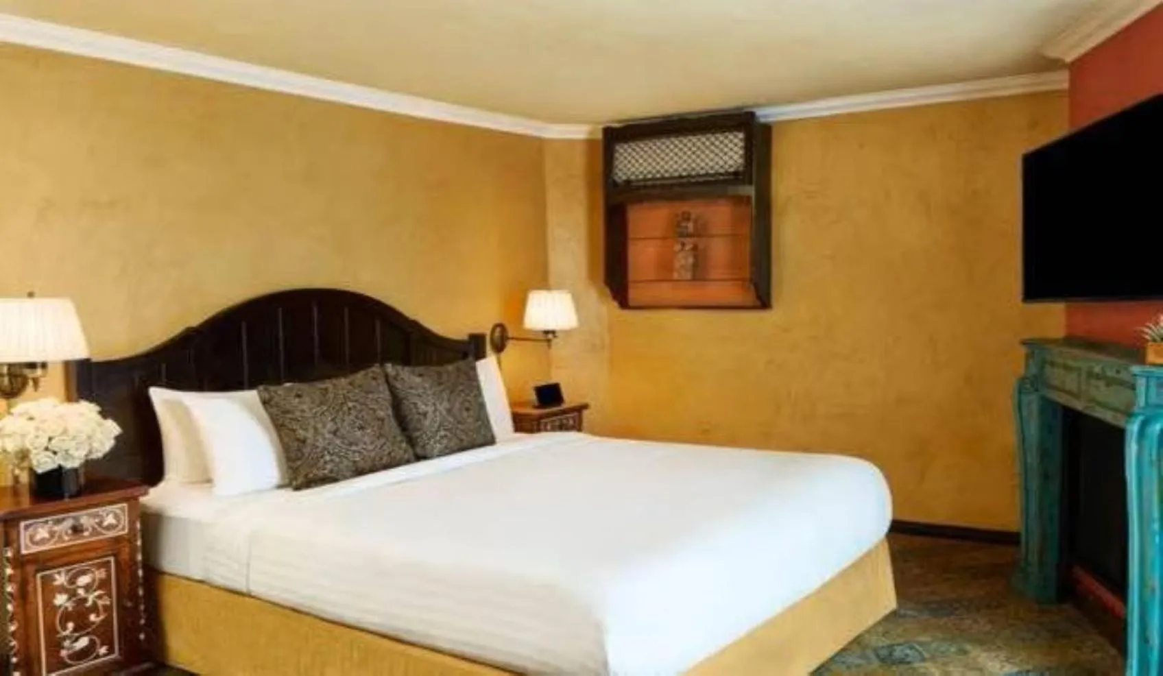 Top Floor Demi Suite in Petit Ermitage