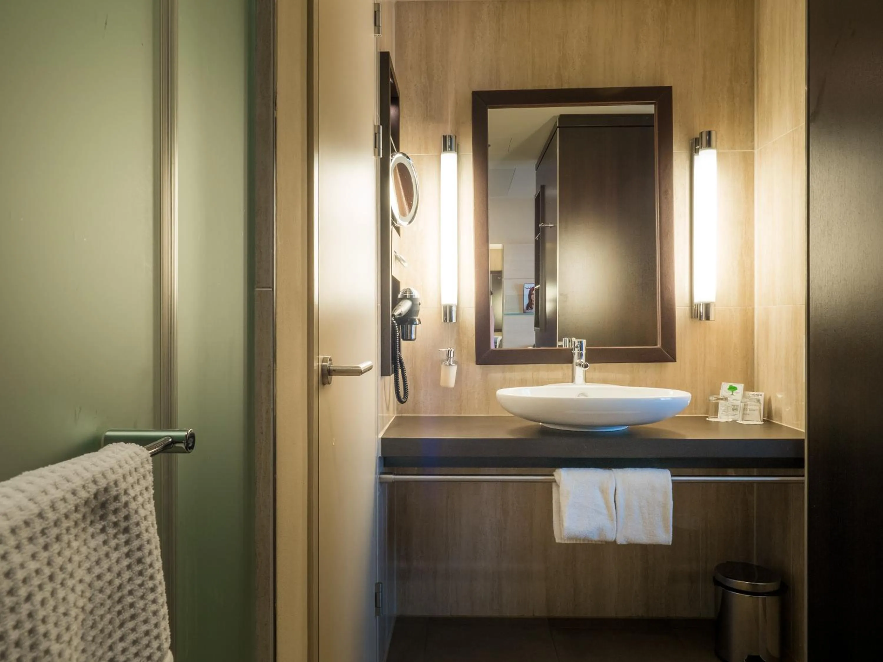 Deluxe King Room in Lindner Hotel Vienna Am Belvedere, part of JdV by Hyatt