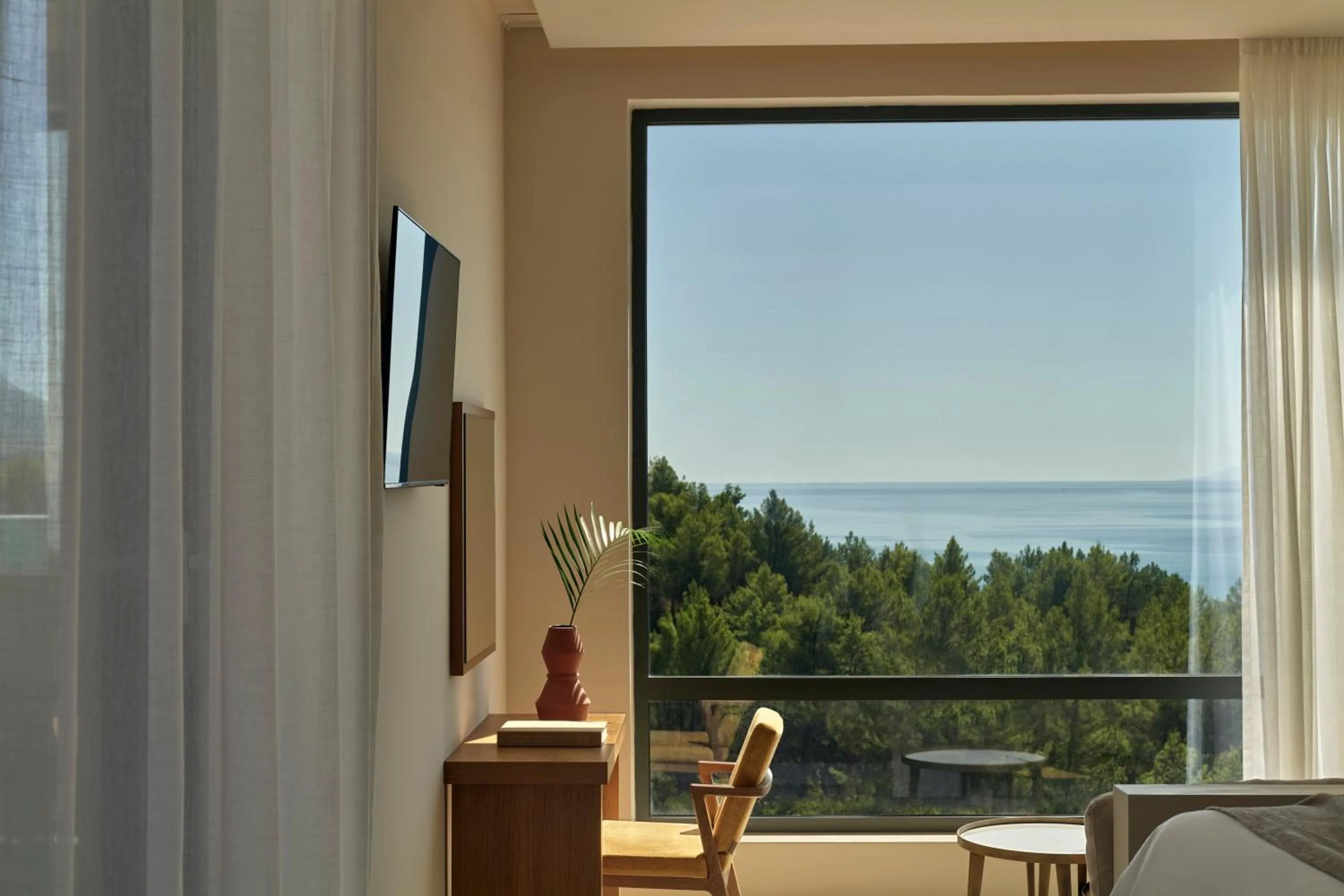 Honeymoon suite Sea View with private cozy pool in Celestial All Suites