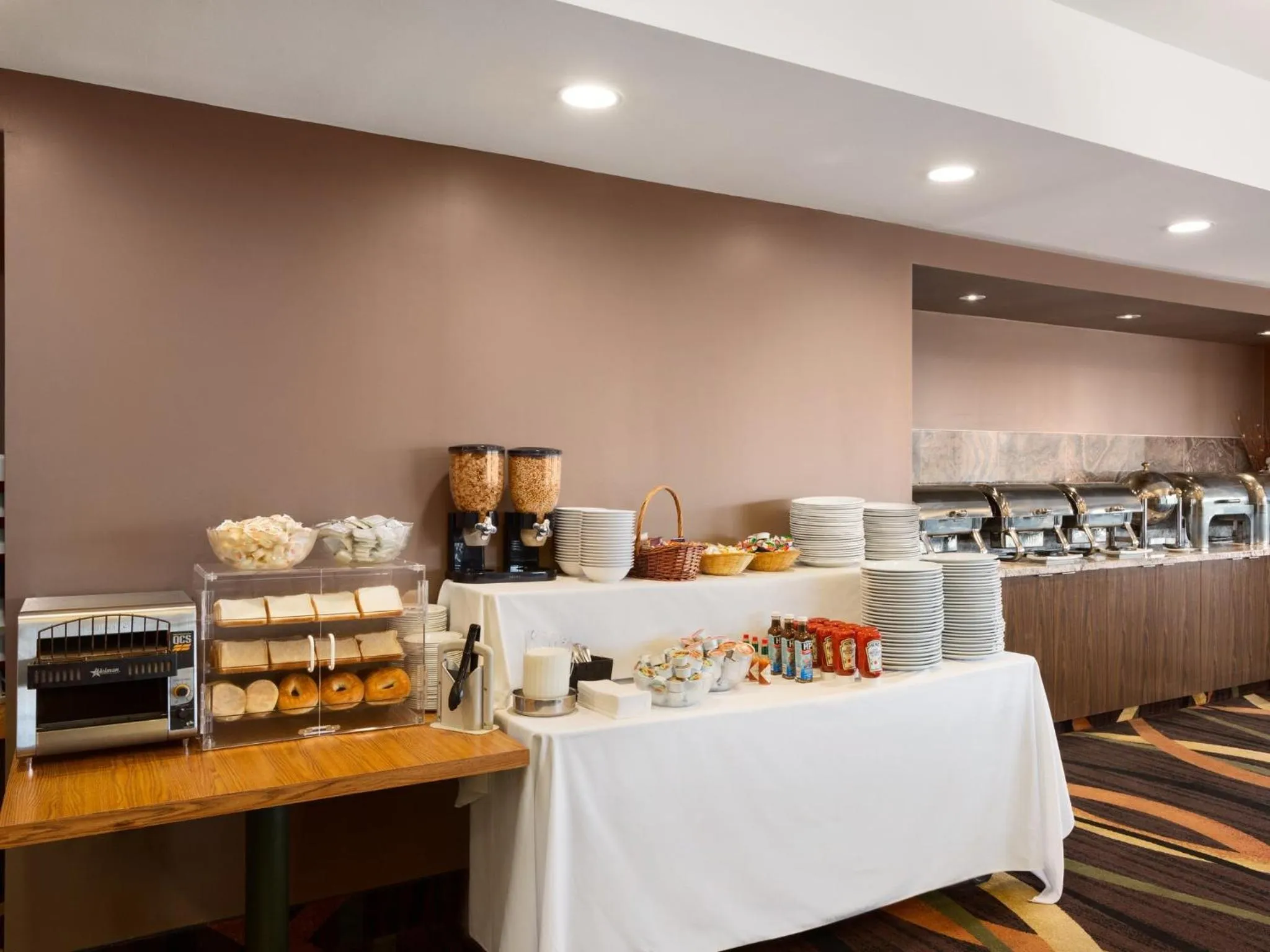 Standard Queen Room in Travelodge by Wyndham Niagara Falls Fallsview