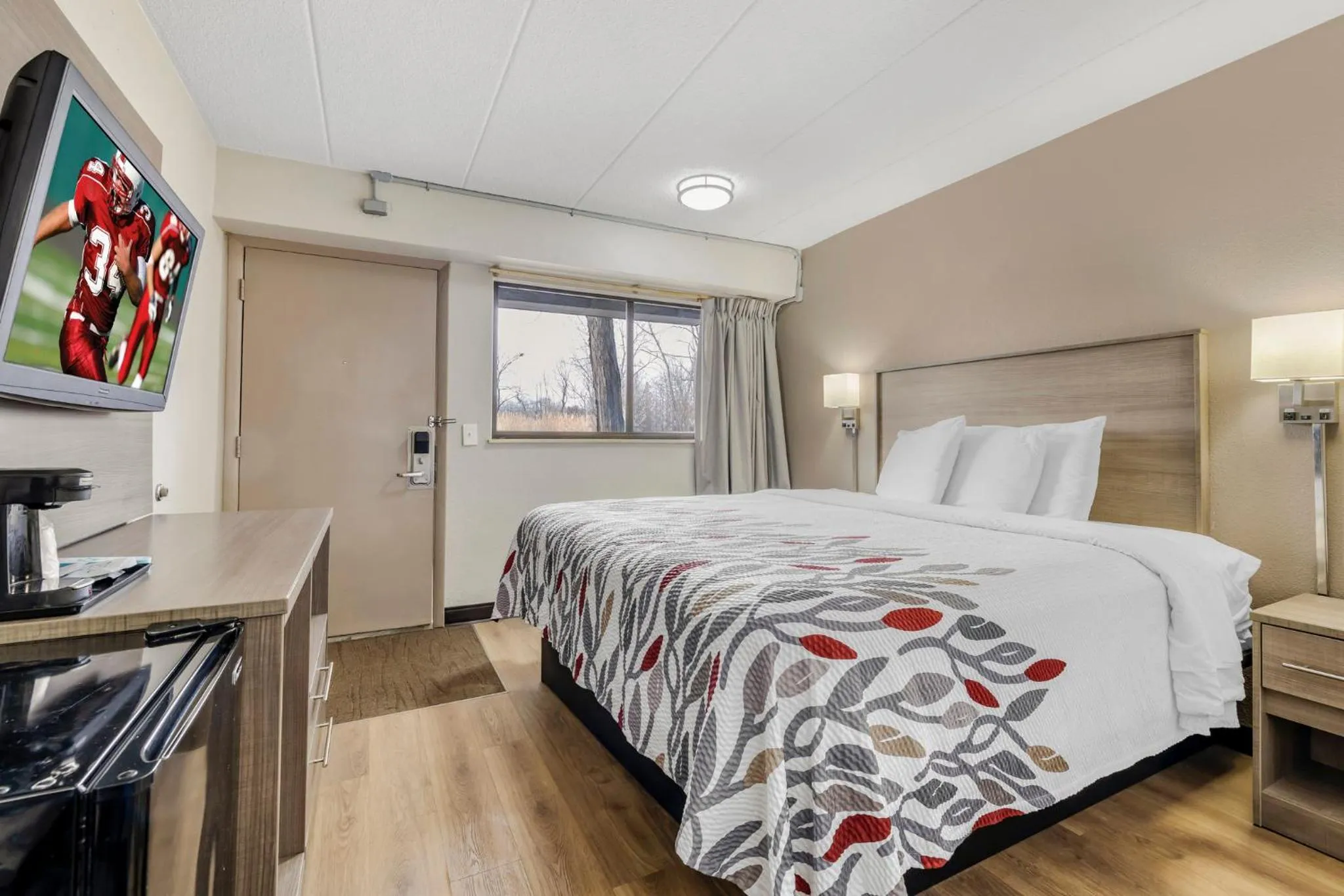 Deluxe King Room Non-Smoking in Red Roof Inn Parsippany