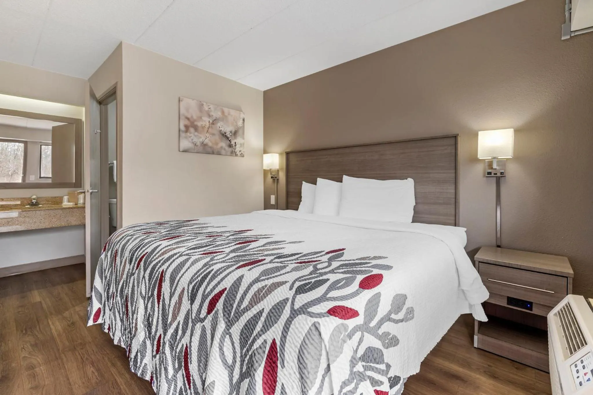 Deluxe King Room Smoking in Red Roof Inn Parsippany