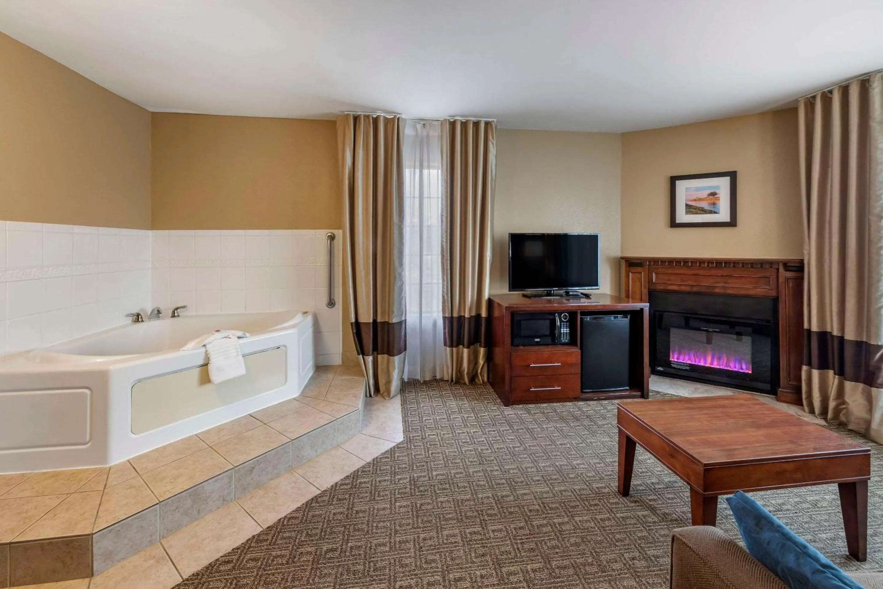 Queen Suite - Non-Smoking in Comfort Inn & Suites Ventura Beach