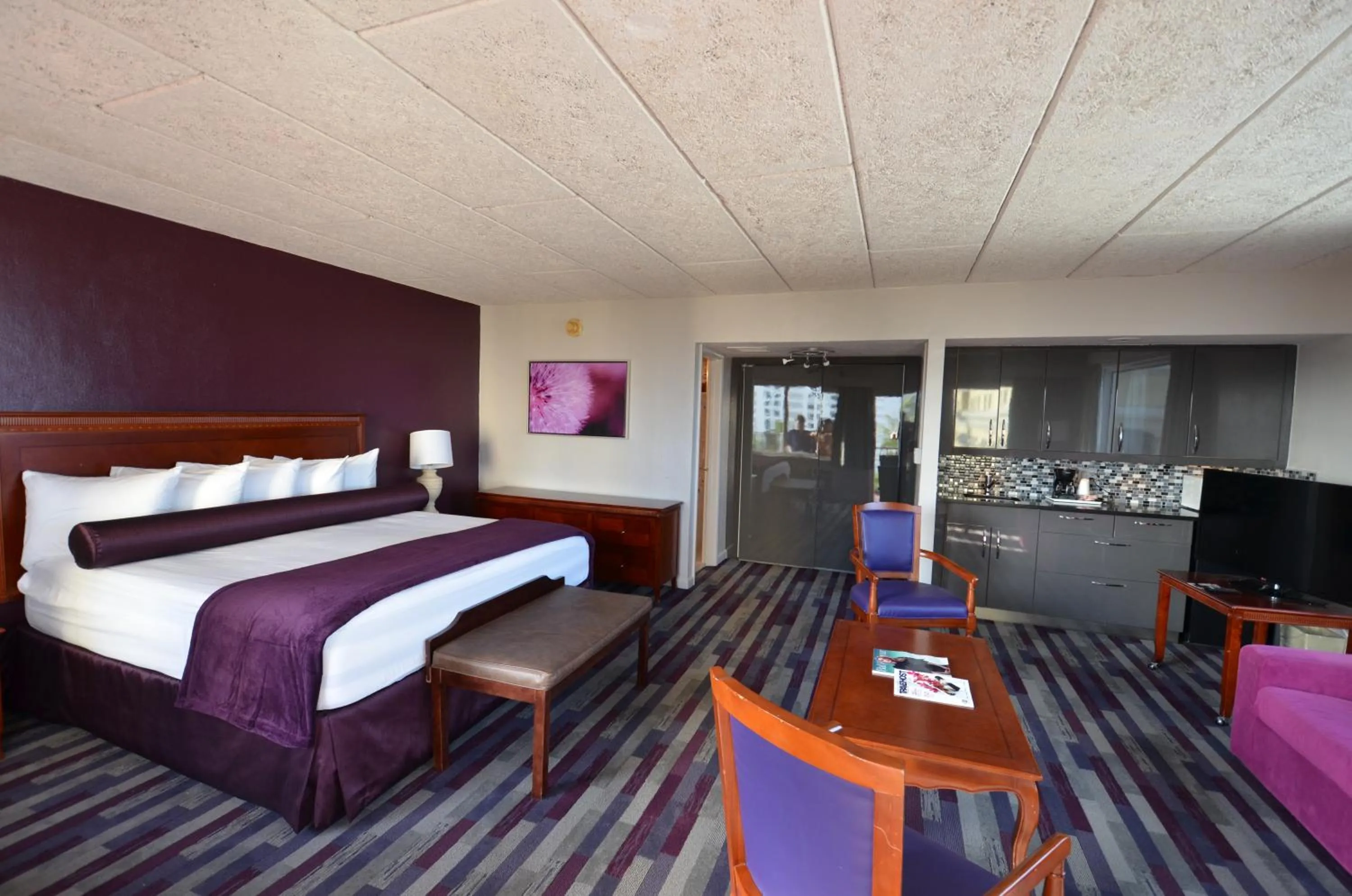 King Suite with Sofa Bed in Sea Club Ocean Resort