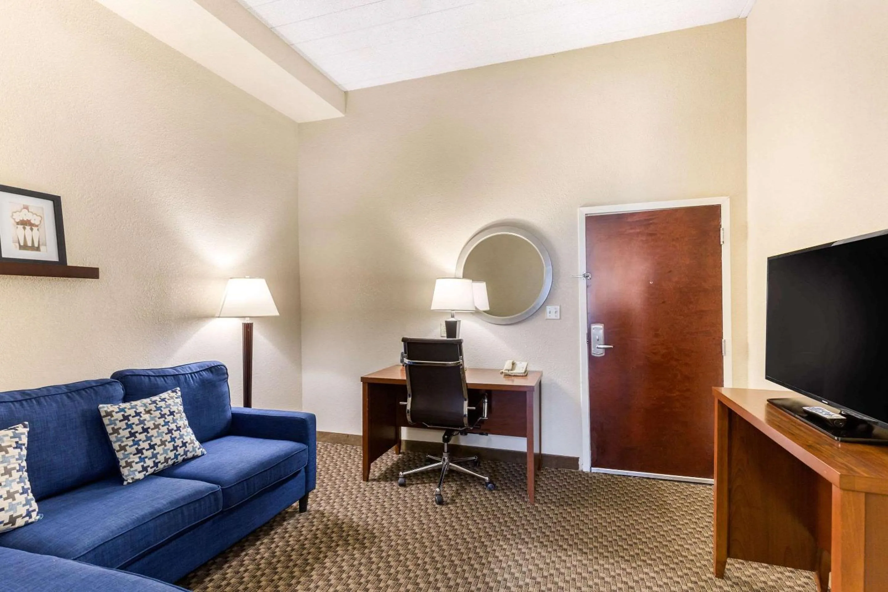 Queen Suite with Two Queen Beds - Accessible/Non-Smoking in Comfort Suites Elkridge Columbia Gateway