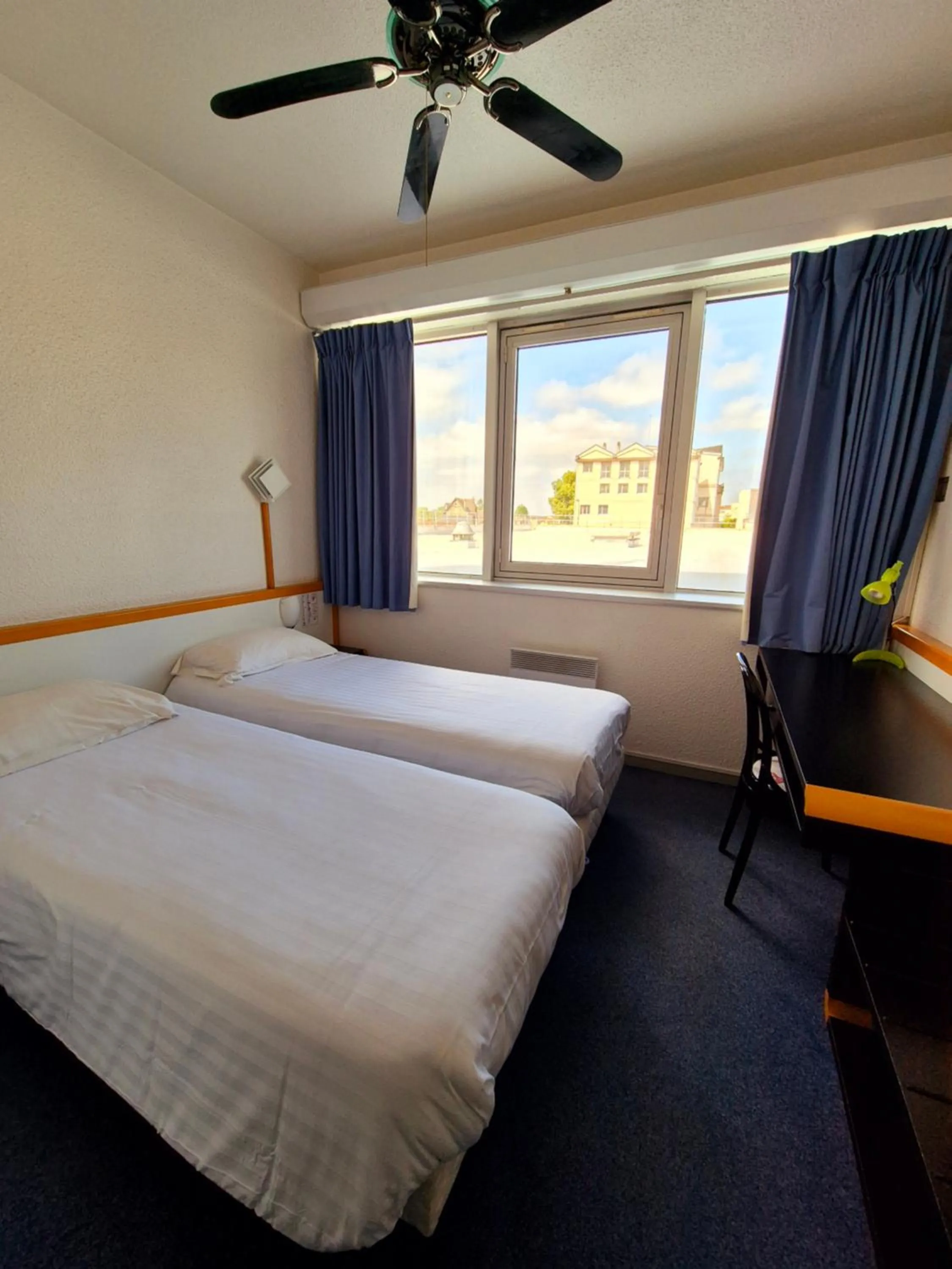 Twin Room with City View in Arche Hotel
