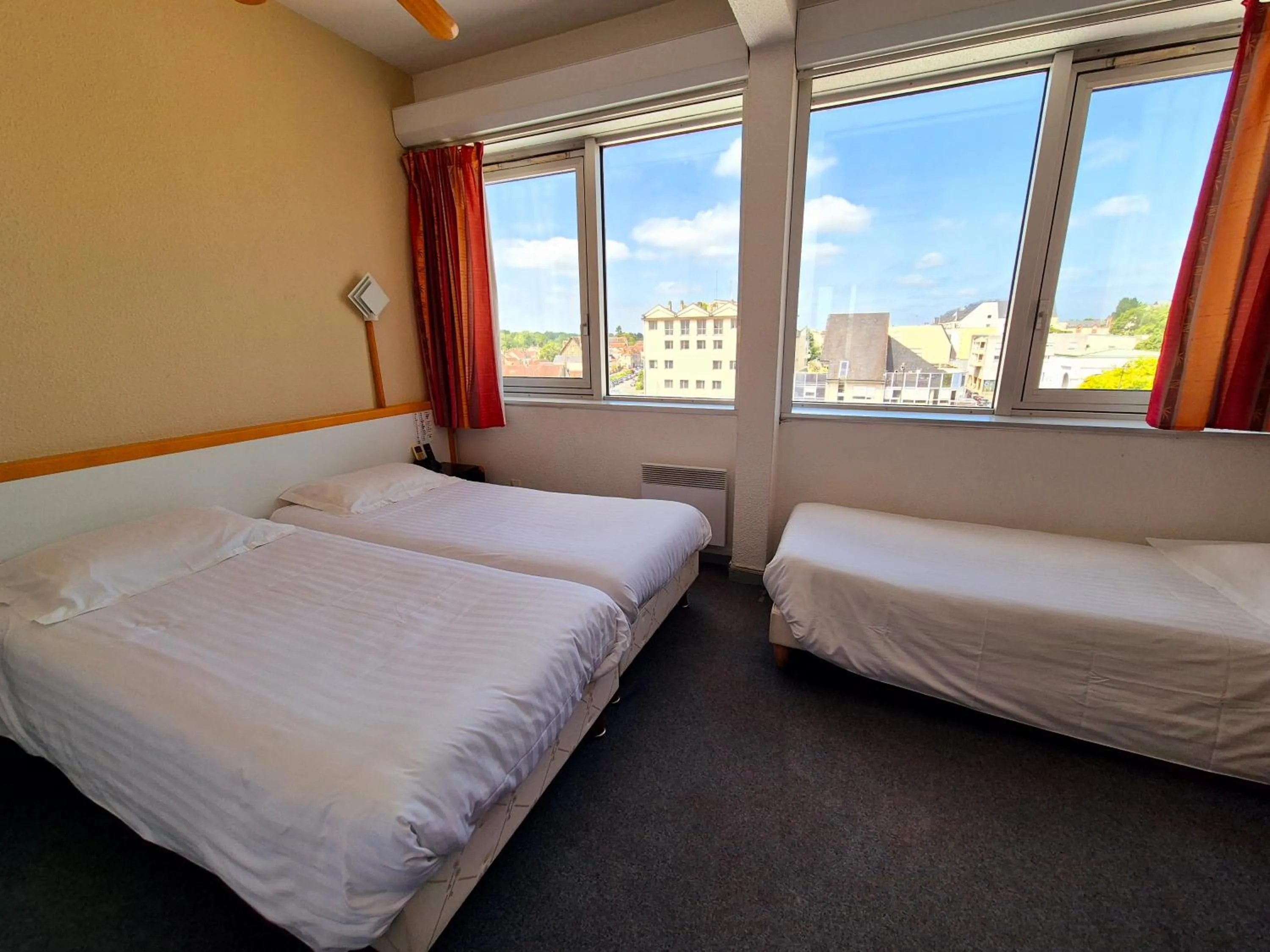 Triple Room with City View in Arche Hotel