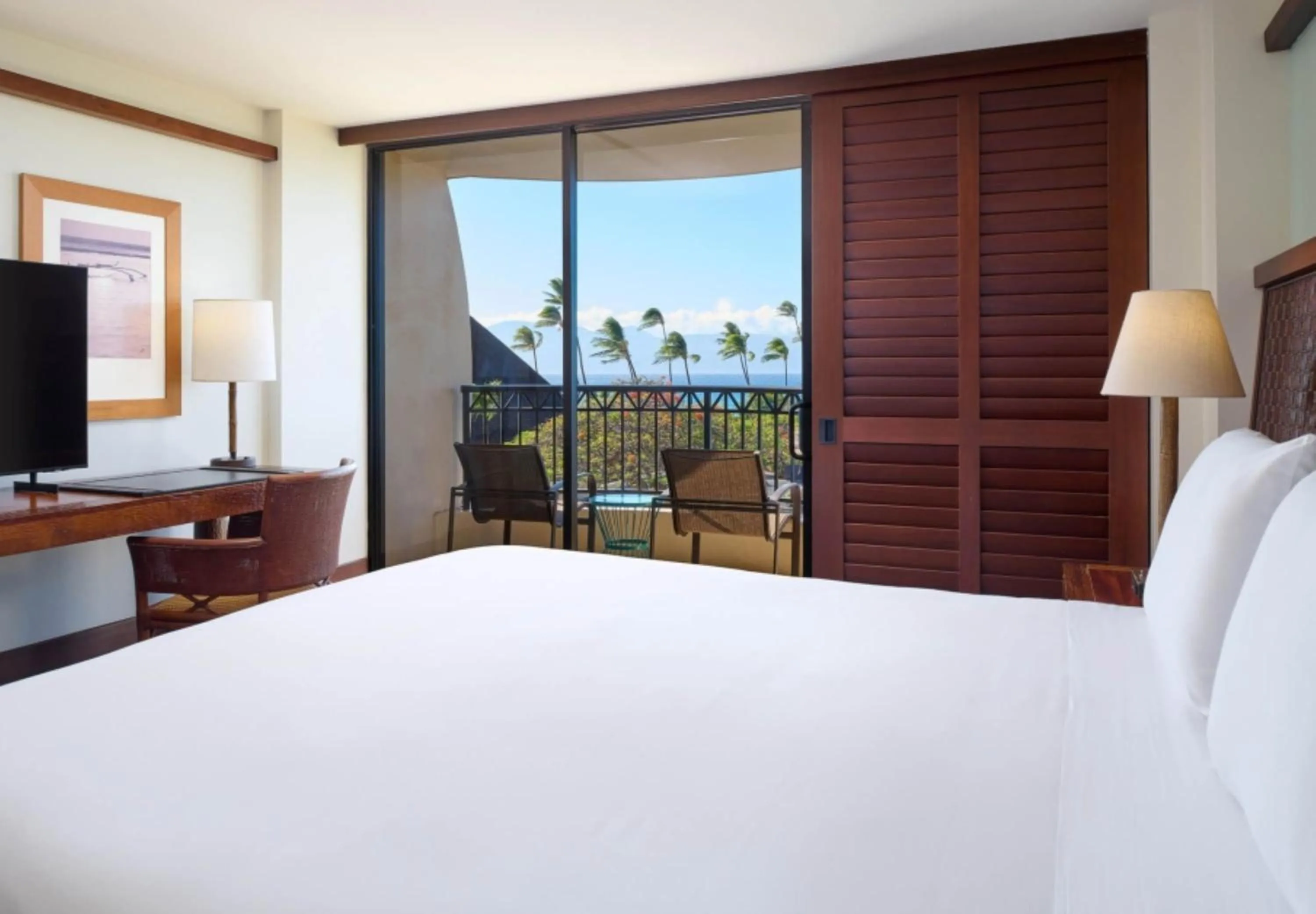 Tower Partial Ocean View King in Royal Lahaina Resort & Bungalows
