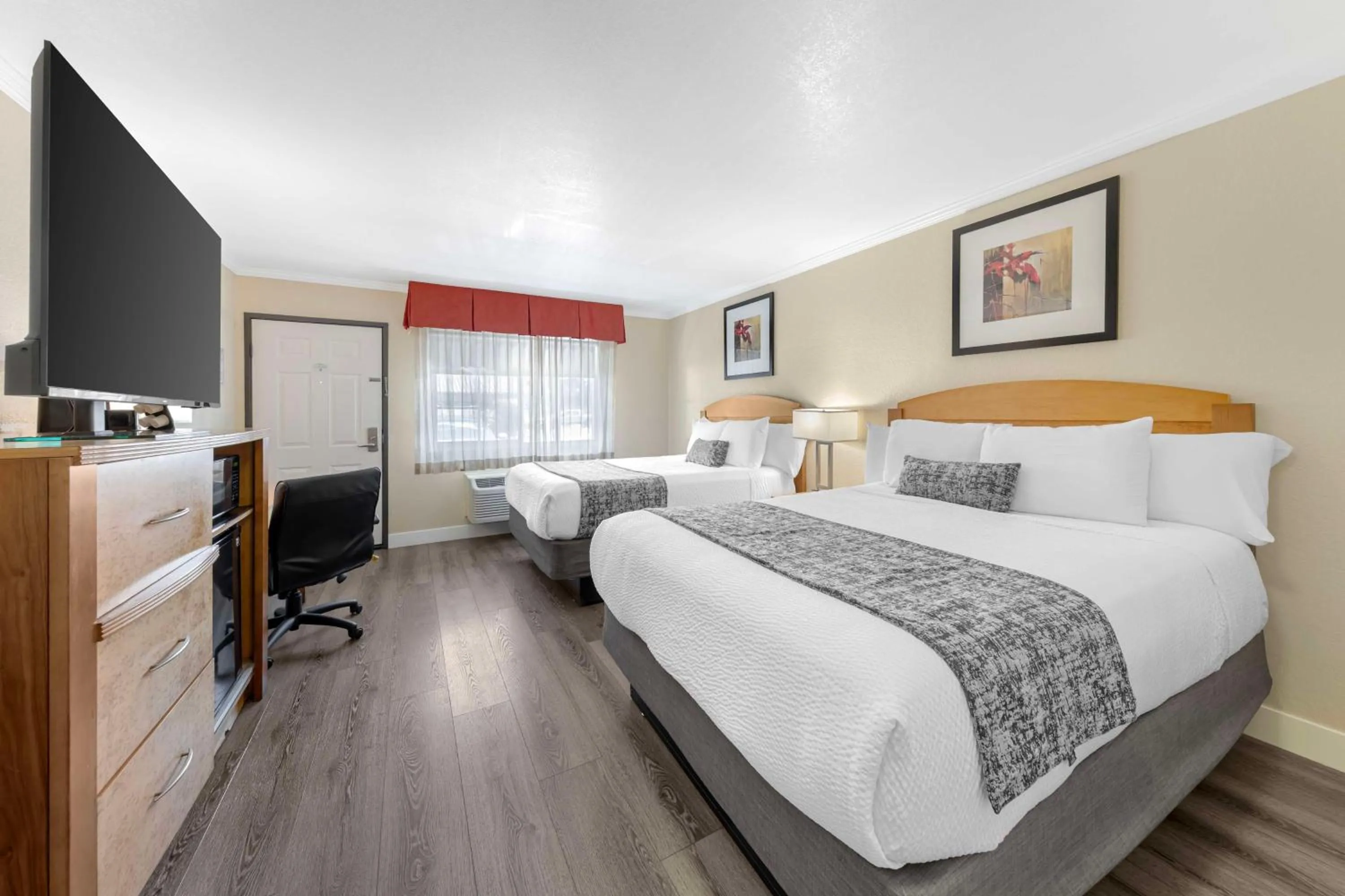 Queen Room with Two Queen Beds - Non-Smoking in Best Western Plus Ontario Airport & Convention Center