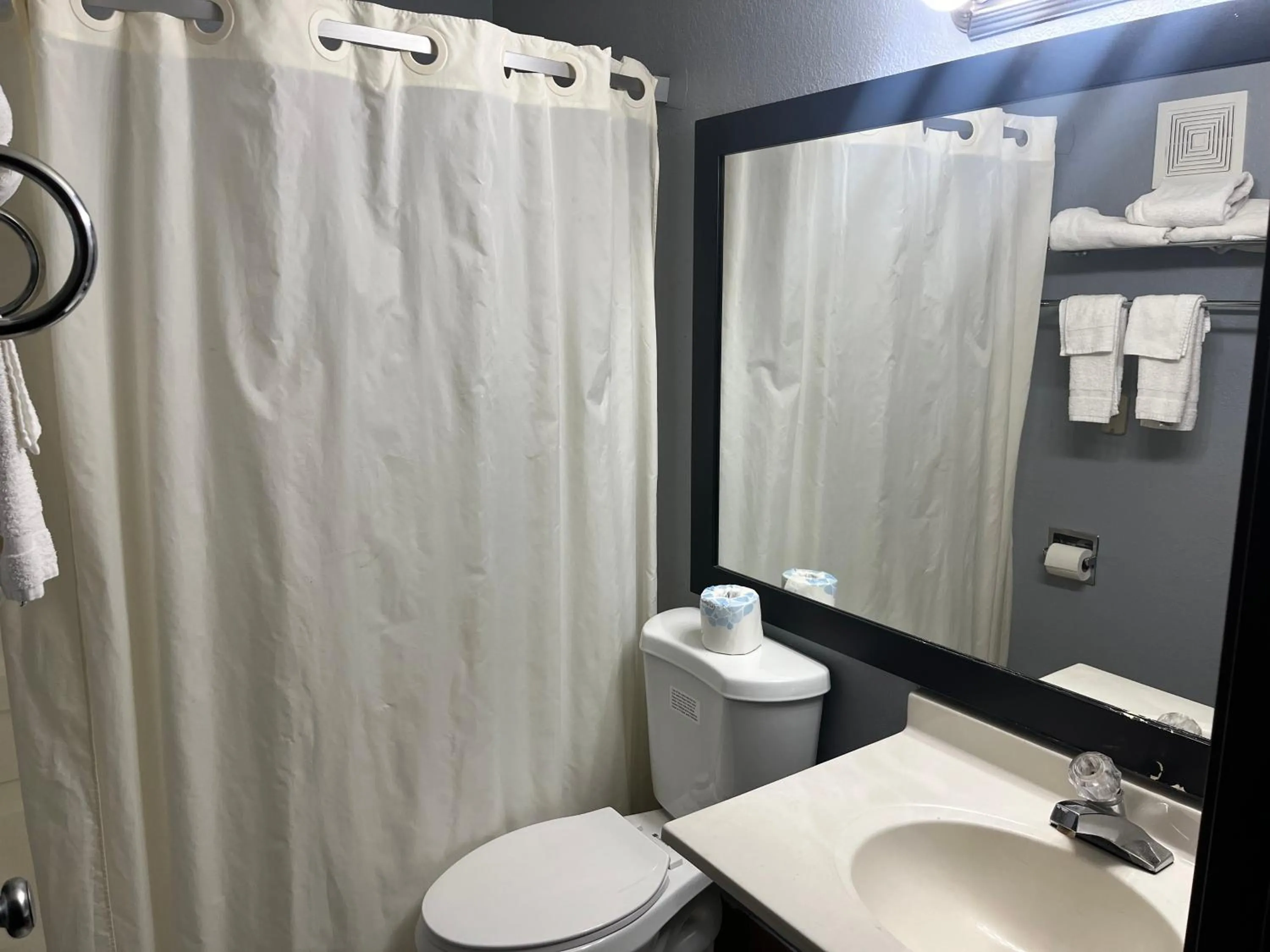 Family Room - Disability Access/Non-Smoking in Rodeway Inn